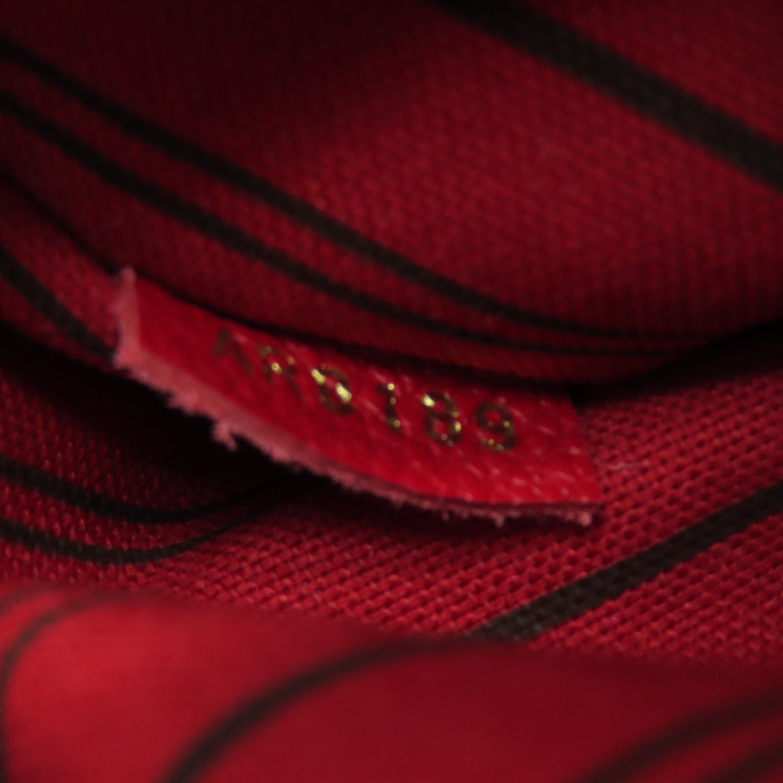 LOUIS VUITTON 【激減優惠】Monogram Empreinte Pochette Metis金扣肩背袋紅色
