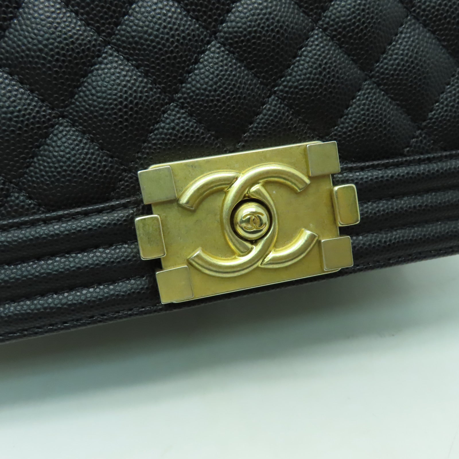 CHANEL 菱格Caviar皮革Boy Chanel 25金扣手挽肩背兩用袋黑色