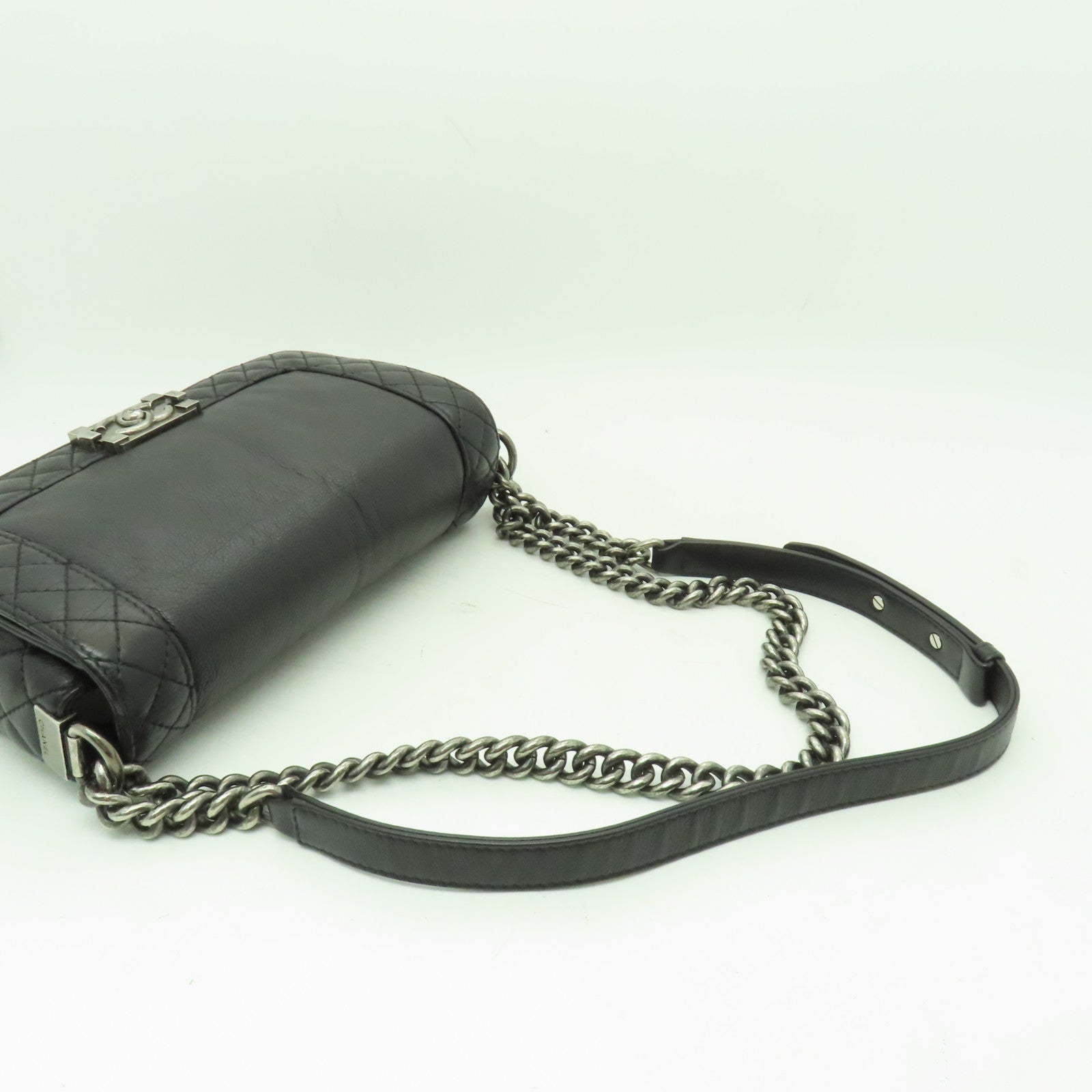 CHANEL 菱格牛皮皮革Boy Chanel 25銀扣鏈帶肩背袋黒色