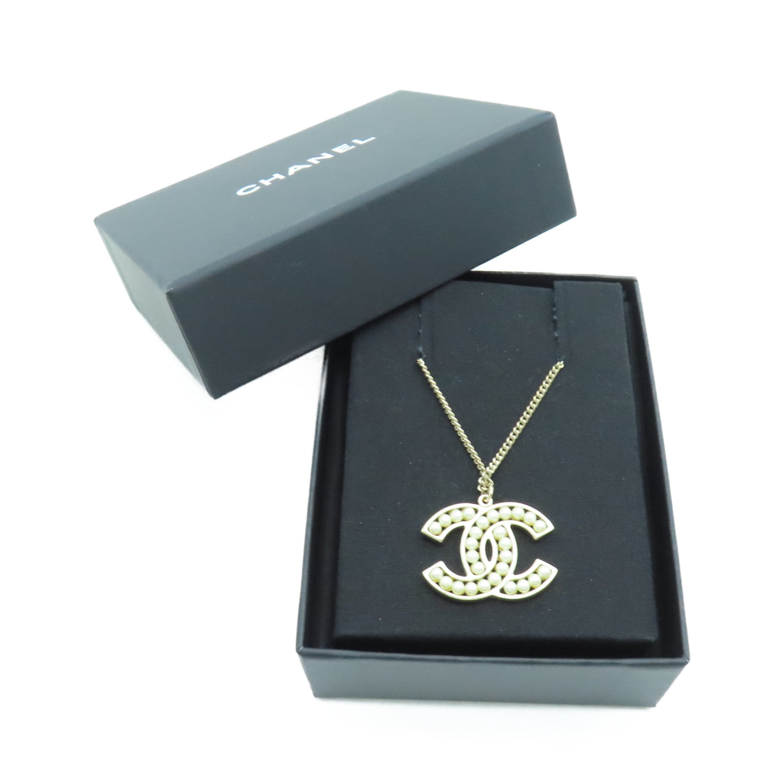 CHANEL 金屬Necklace金扣項鍊白色