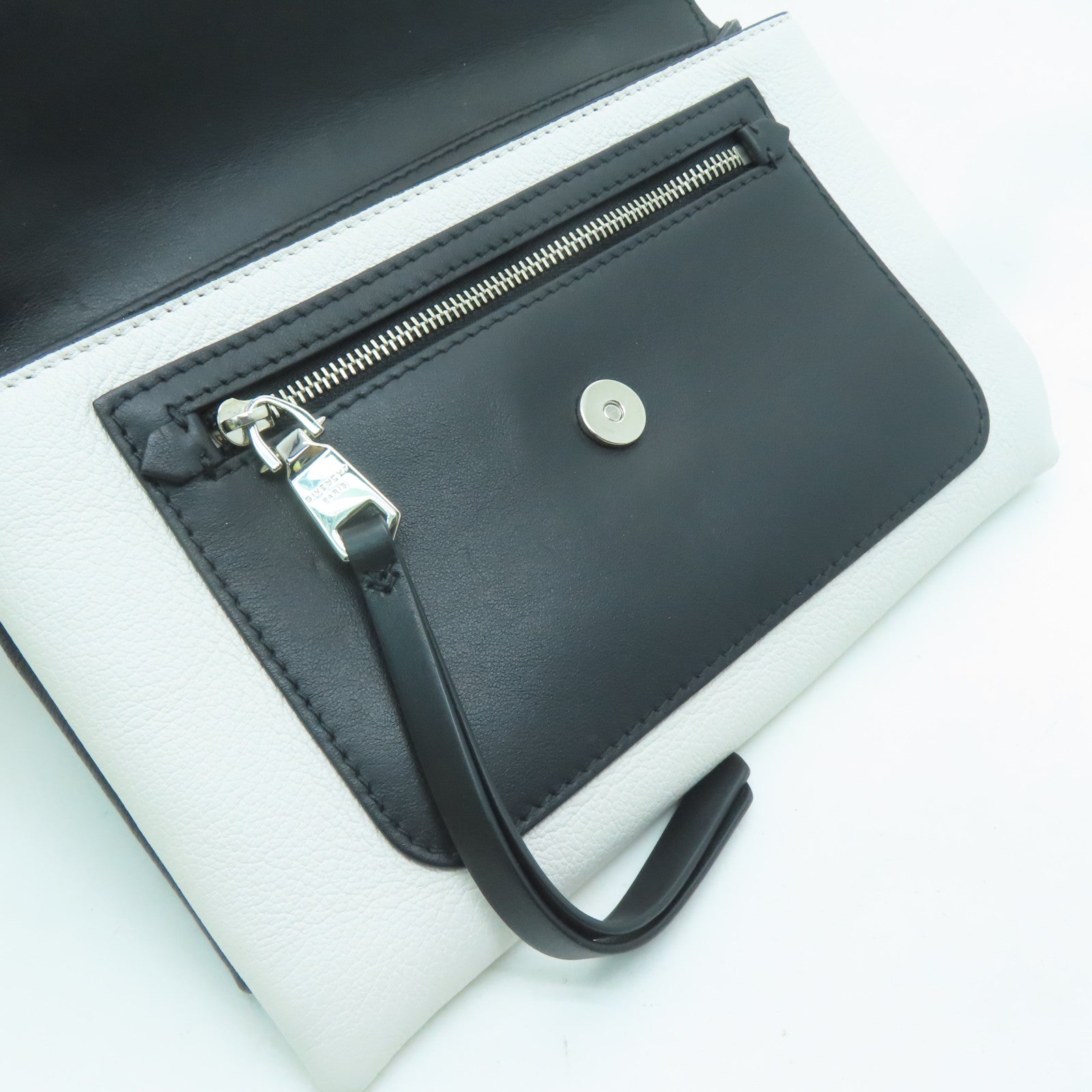 GIVENCHY 牛皮皮革Shoulder Bag銀扣肩背袋黑色/白色