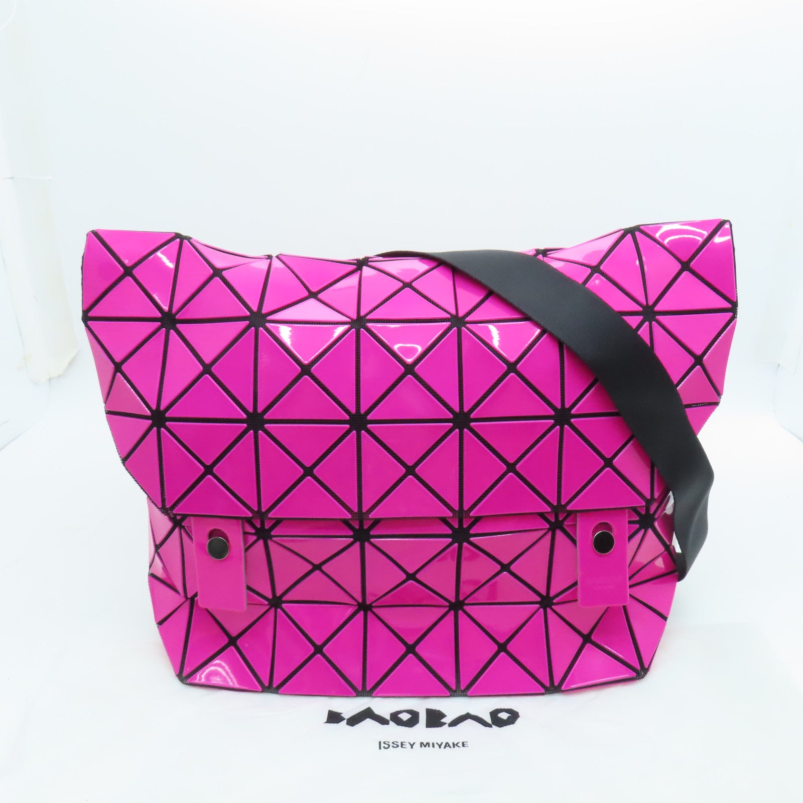 ISSEY MIYAKE PVC Shoulder Bag银扣链带肩背袋粉红色