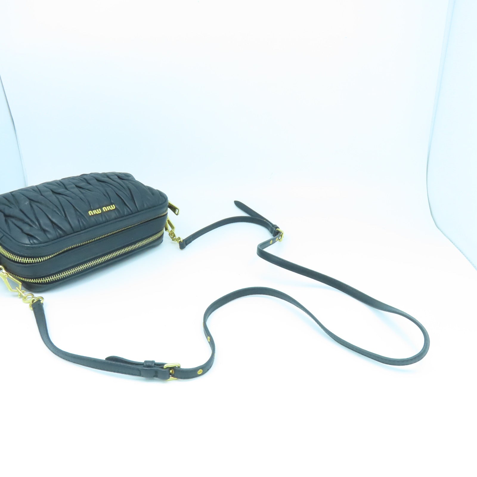 Miu Miu 牛皮皮革Shoulder Bag金扣肩背袋黑色
