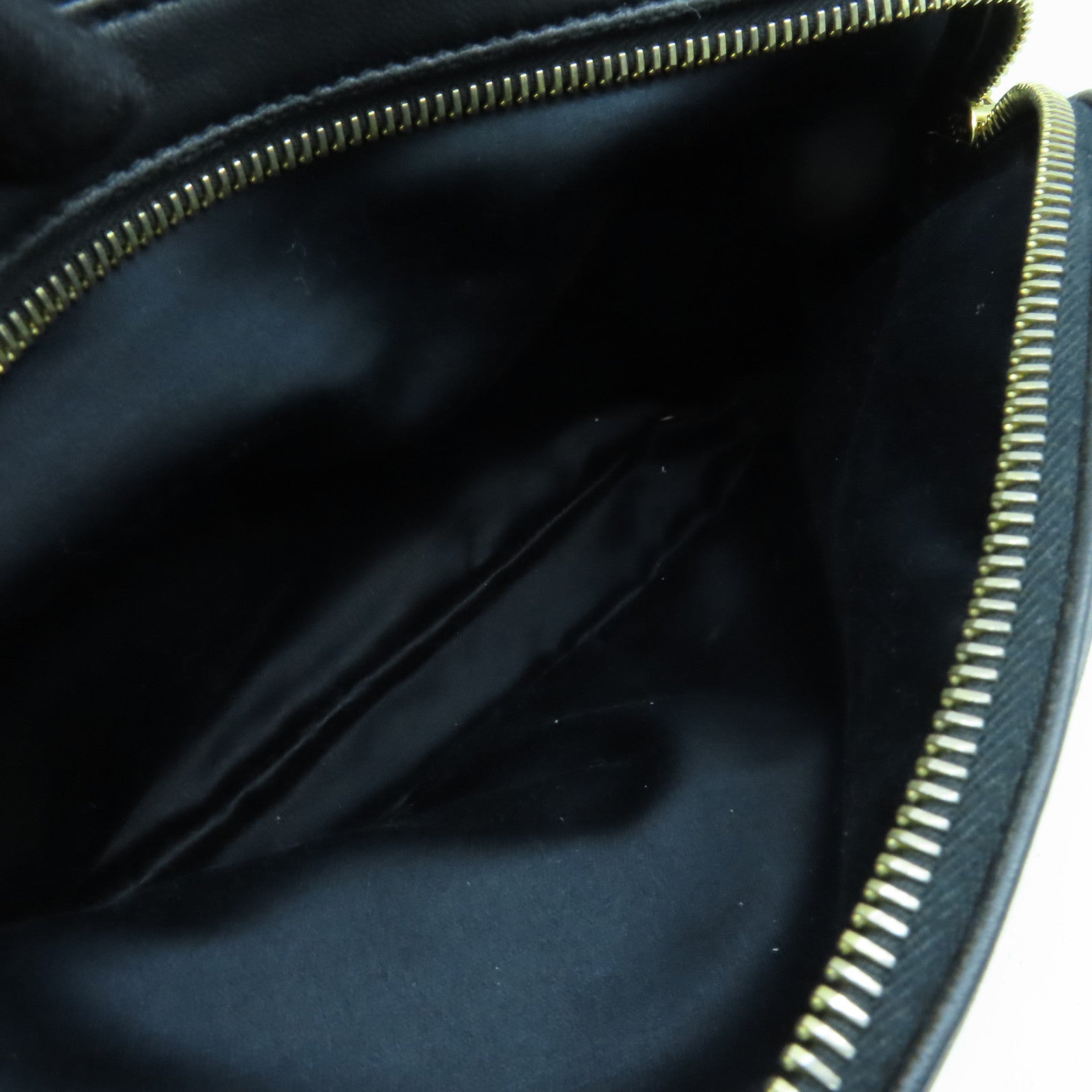 Miu Miu 牛皮皮革Shoulder Bag金扣肩背袋黑色