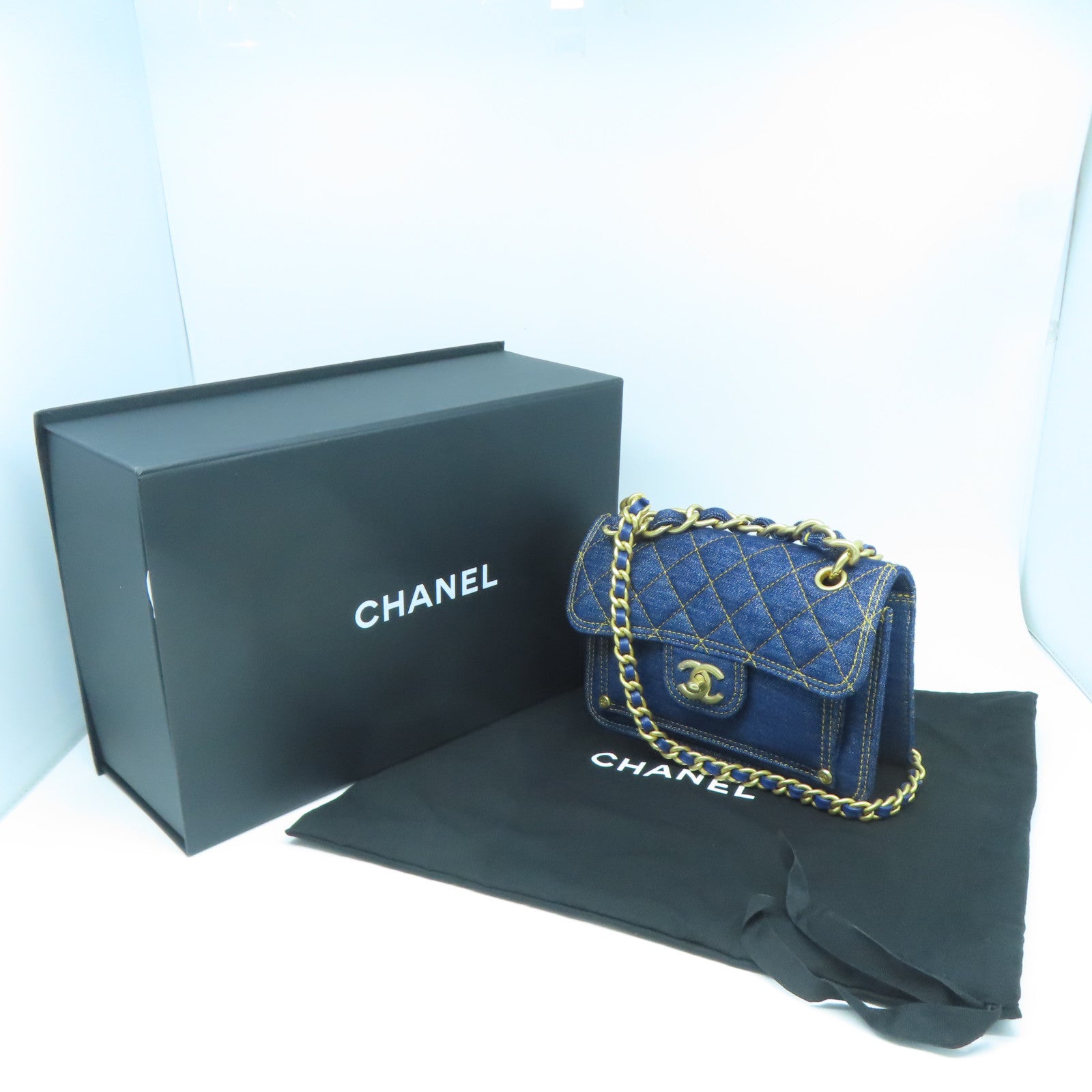 CHANEL 菱格牛仔布Chain Shoulder金扣鏈帶肩背袋藍色