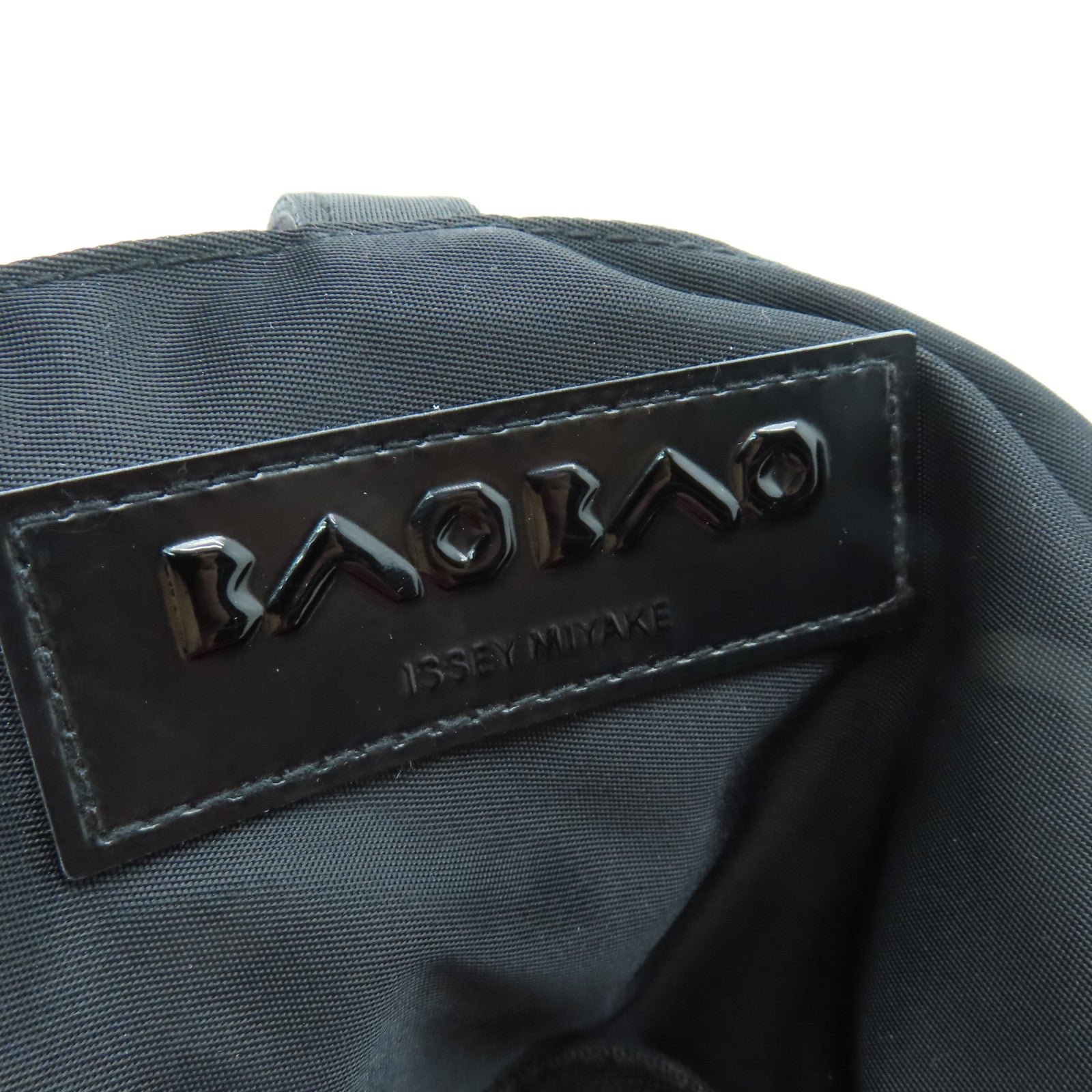 ISSEY MIYAKE PVC Shoulder Bag银扣链带肩背袋粉红色