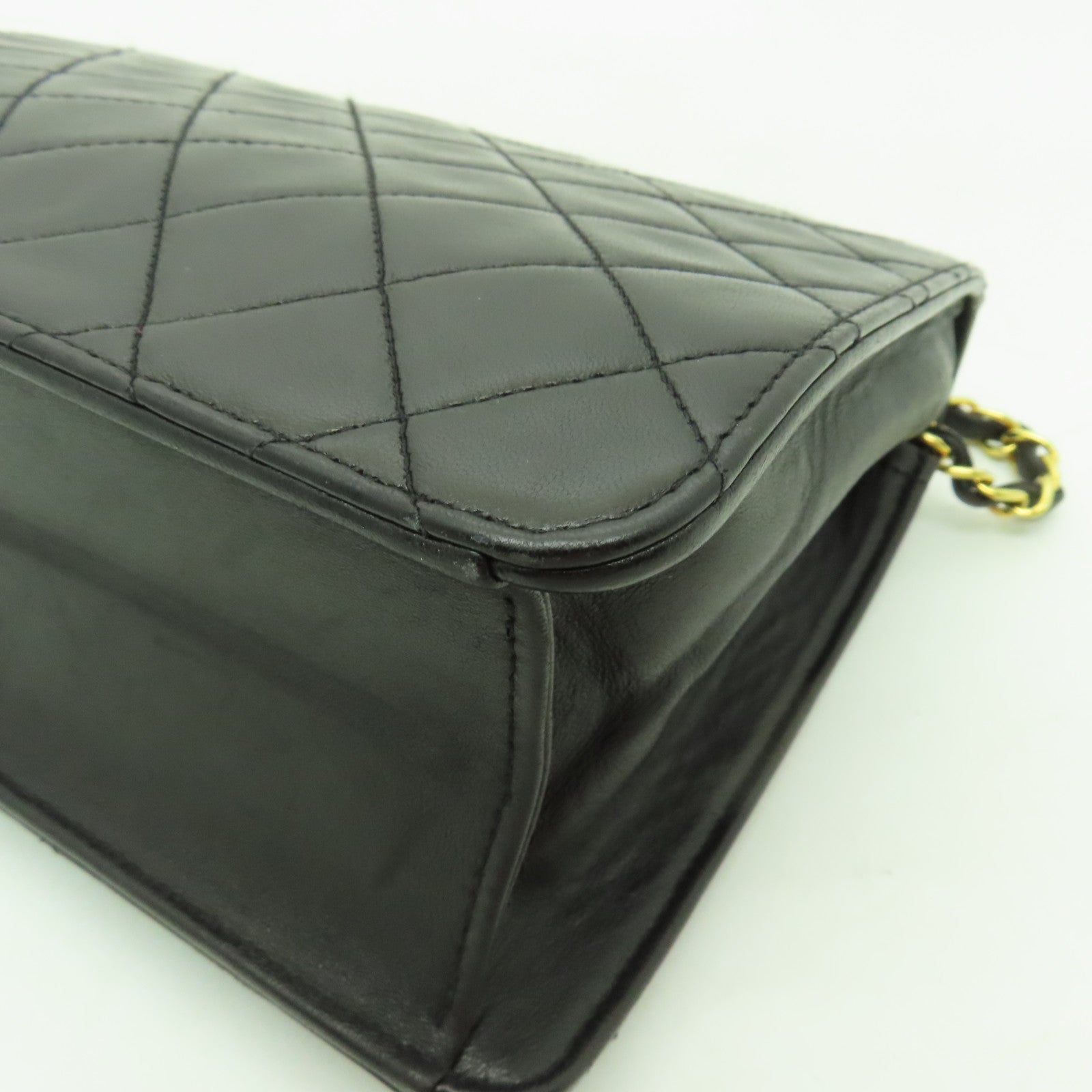 CHANEL 菱格羊皮皮革Pushlock Matelasse金扣鏈帶肩背袋黒色