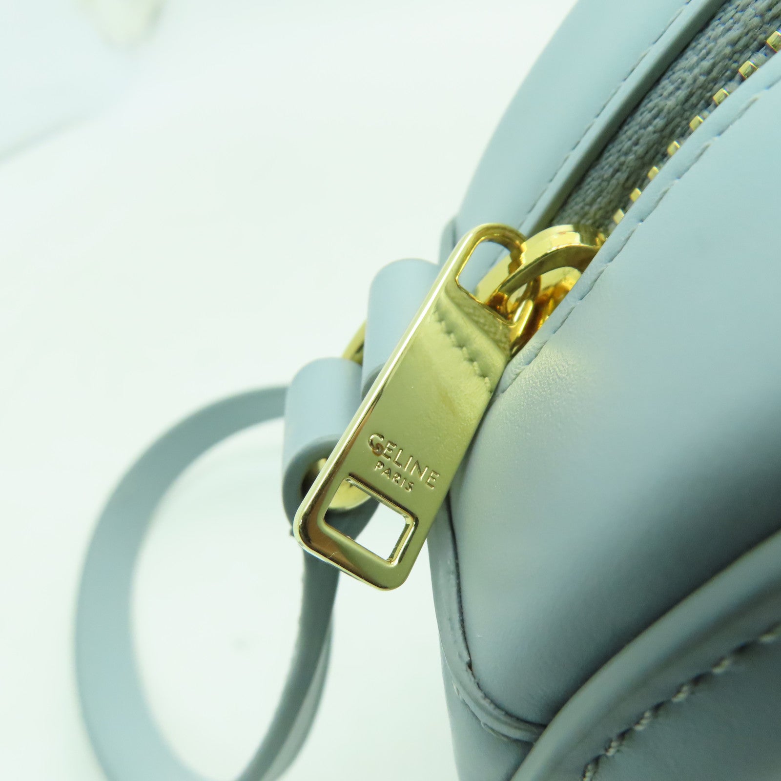 CELINE 牛皮皮革Cuir Triomphe金扣肩背袋淺藍色