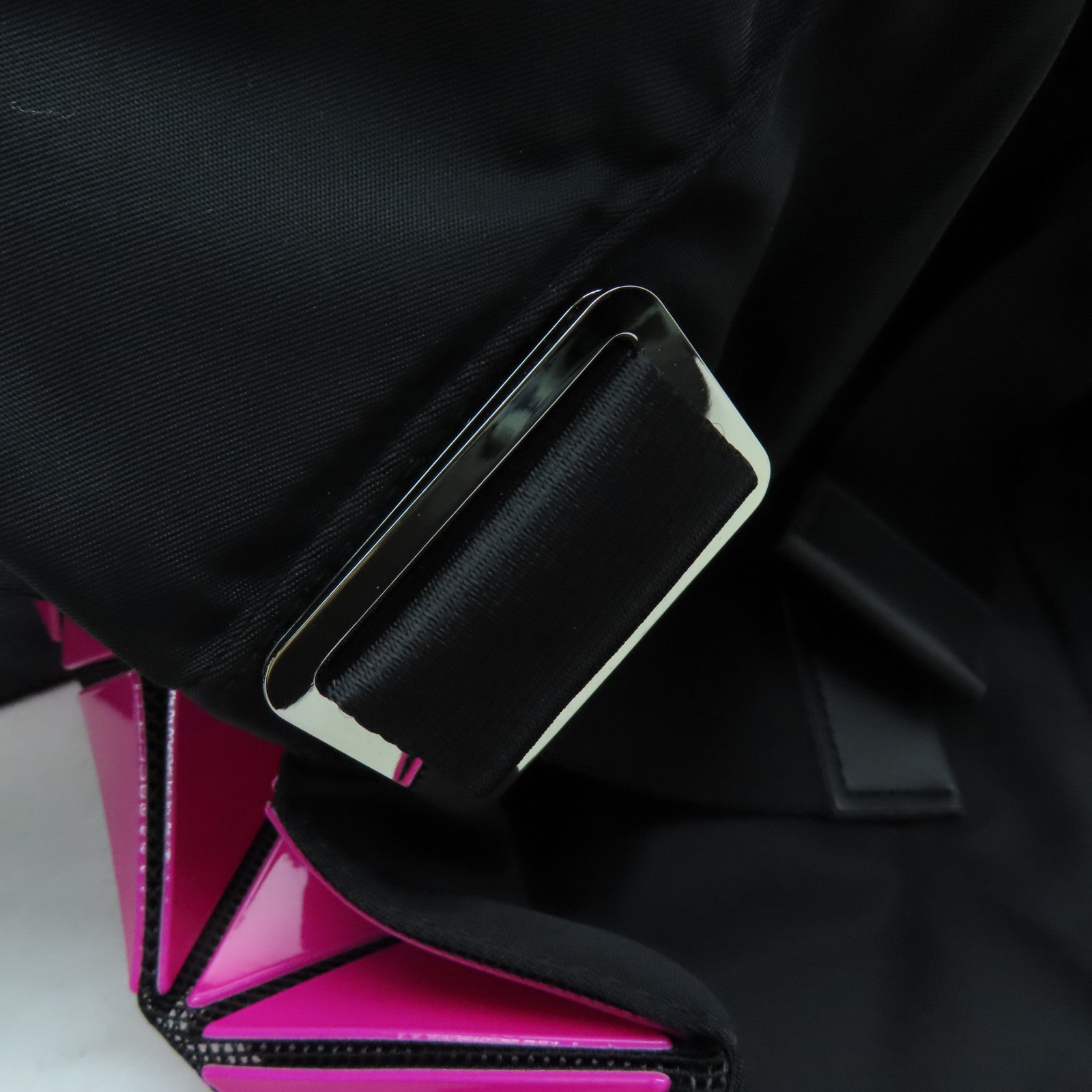 ISSEY MIYAKE PVC Shoulder Bag银扣链带肩背袋粉红色
