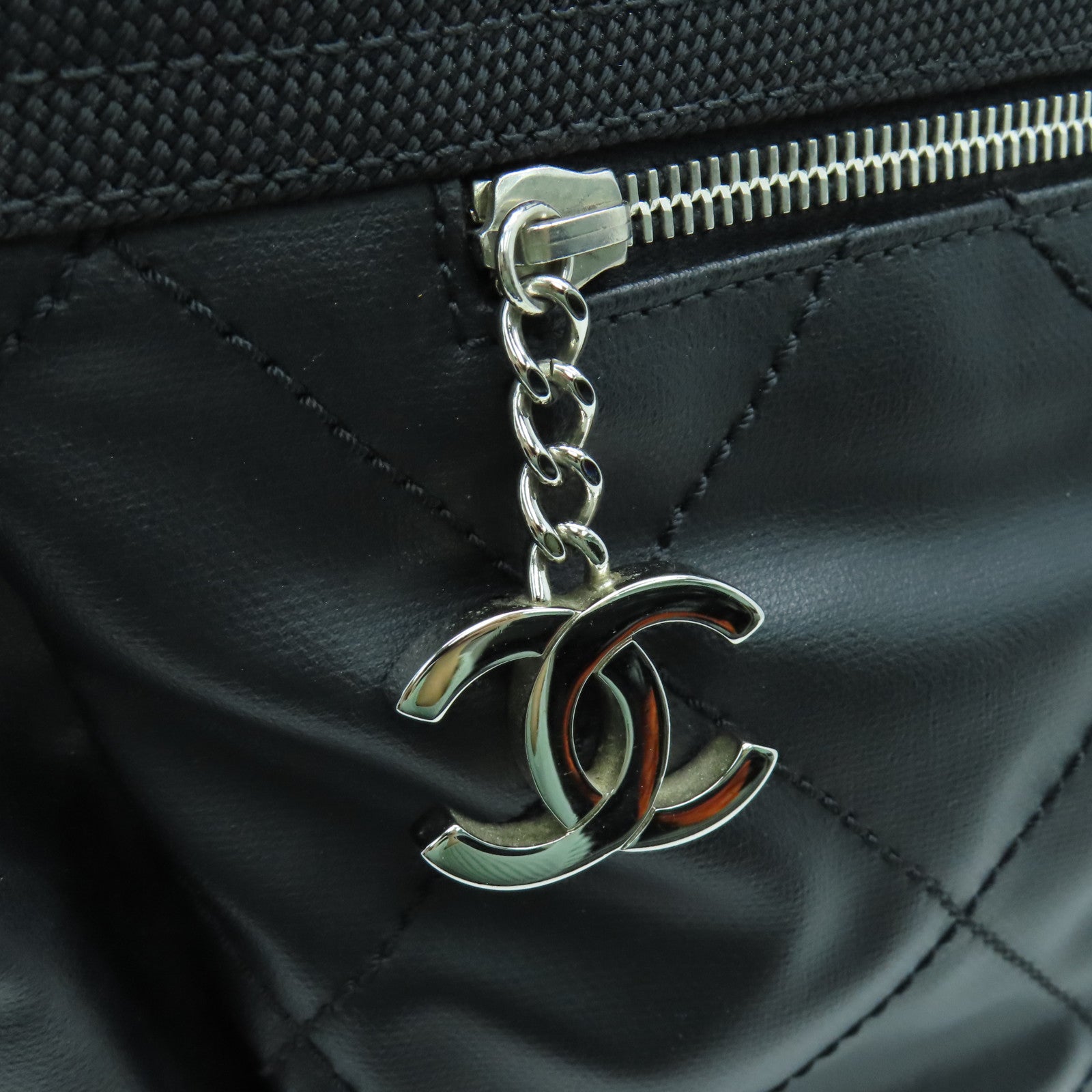 CHANEL 菱格涂层帆布Tote Bag银扣手挽袋黑色