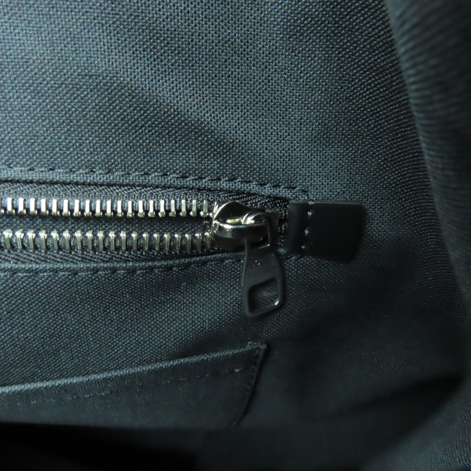 LOUIS VUITTON Damier Graphite Christopher MM銀扣背包黑色