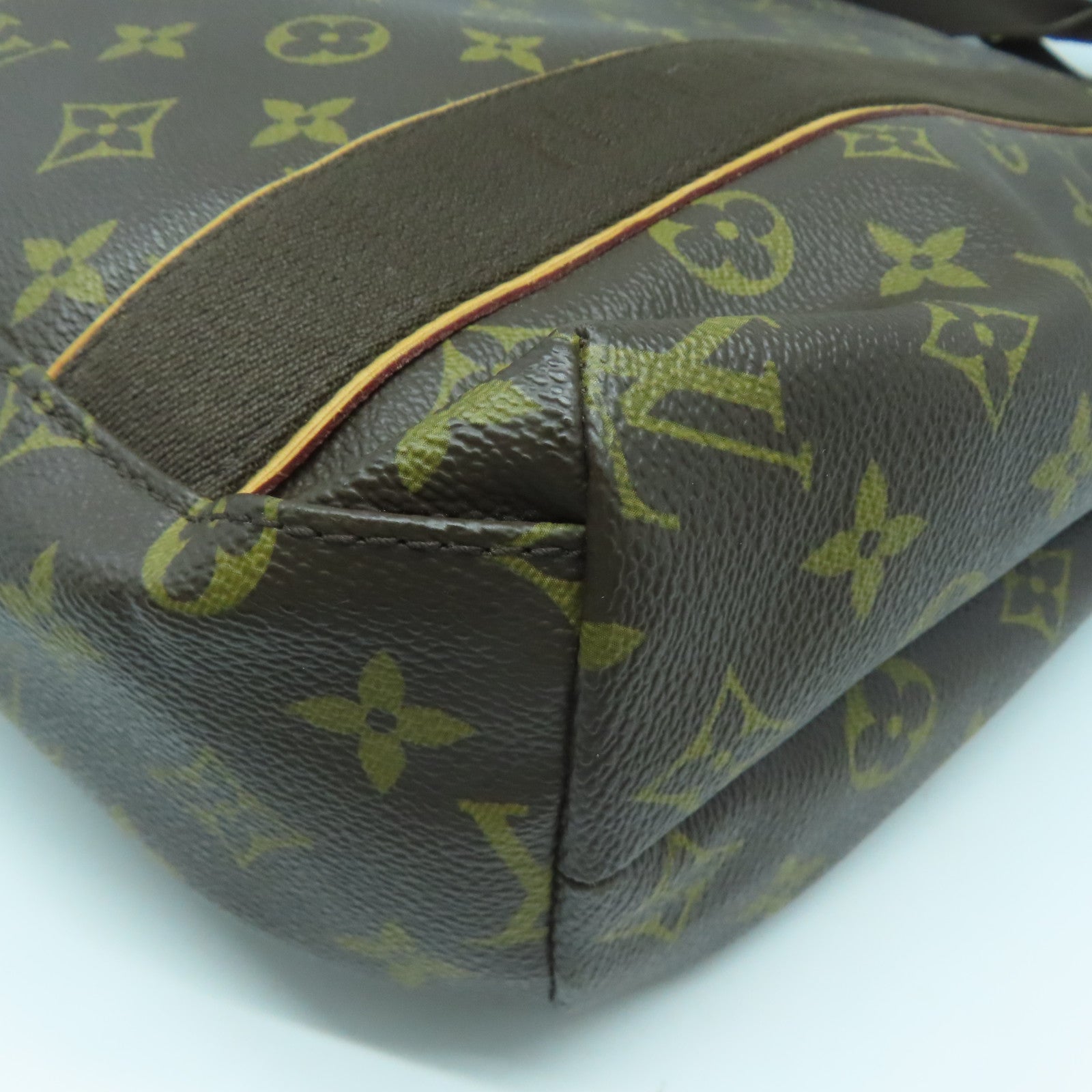 LOUIS VUITTON Monogram Beaubourg金扣手挽袋啡色