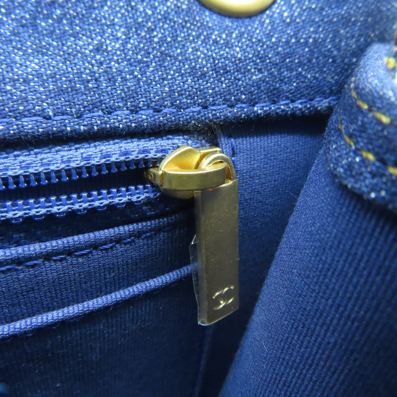 CHANEL 菱格牛仔布Chain Shoulder金扣鏈帶肩背袋藍色