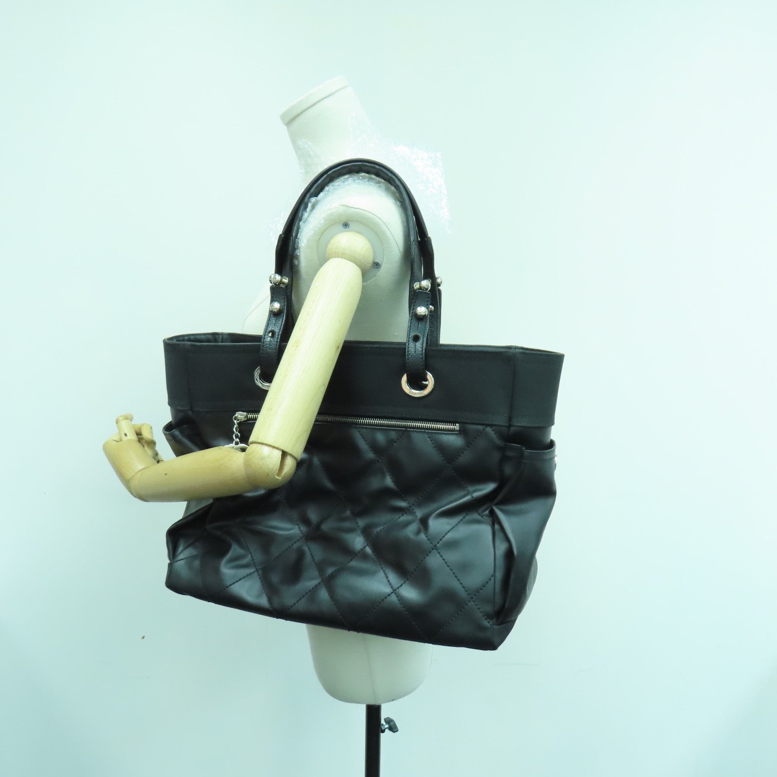 CHANEL 菱格涂层帆布Tote Bag银扣手挽袋黑色