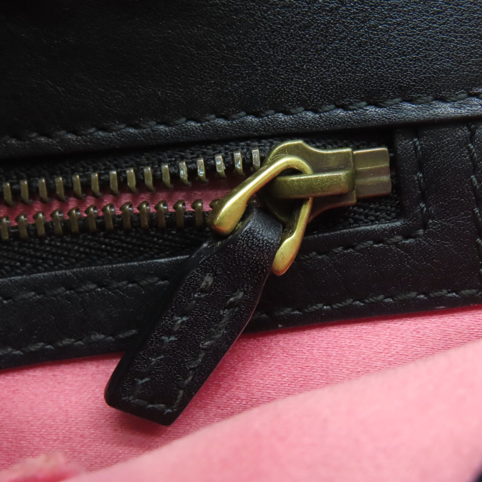 GUCCI 牛皮皮革GG Marmont金扣肩背袋黑色/白色
