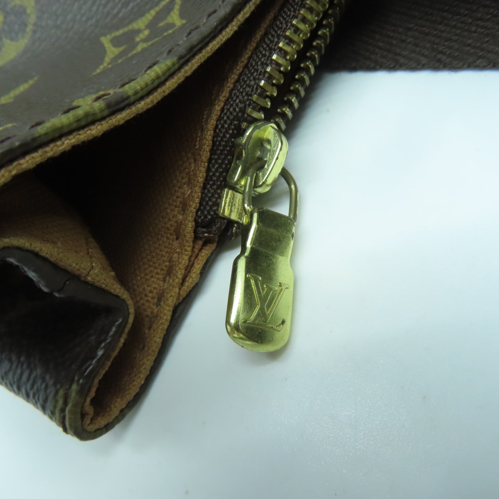 LOUIS VUITTON Monogram Beaubourg金扣手挽袋啡色