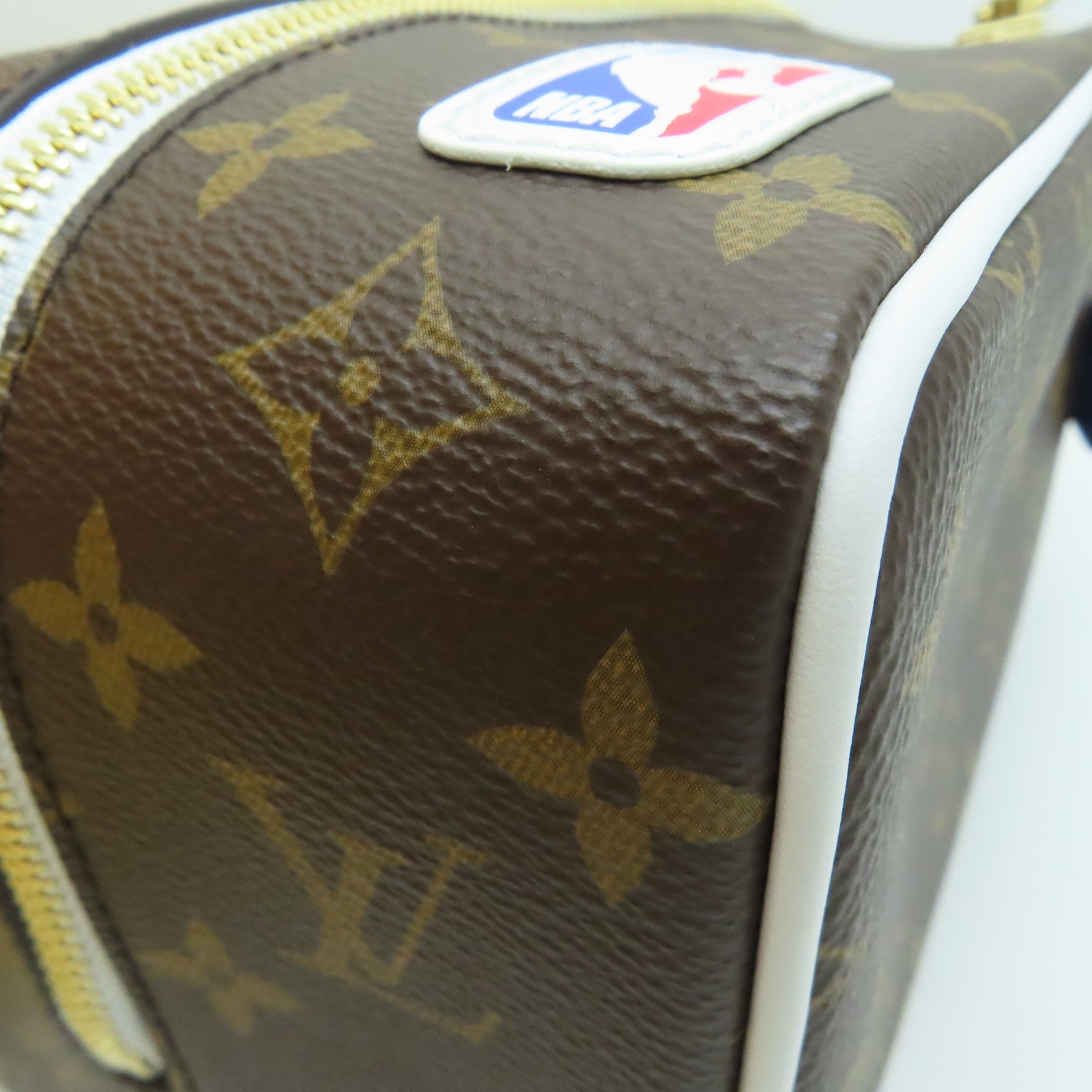 LOUIS VUITTON 【激减优惠】Monogram NBA×Cloakroom Dopp Kit手挽袋啡色