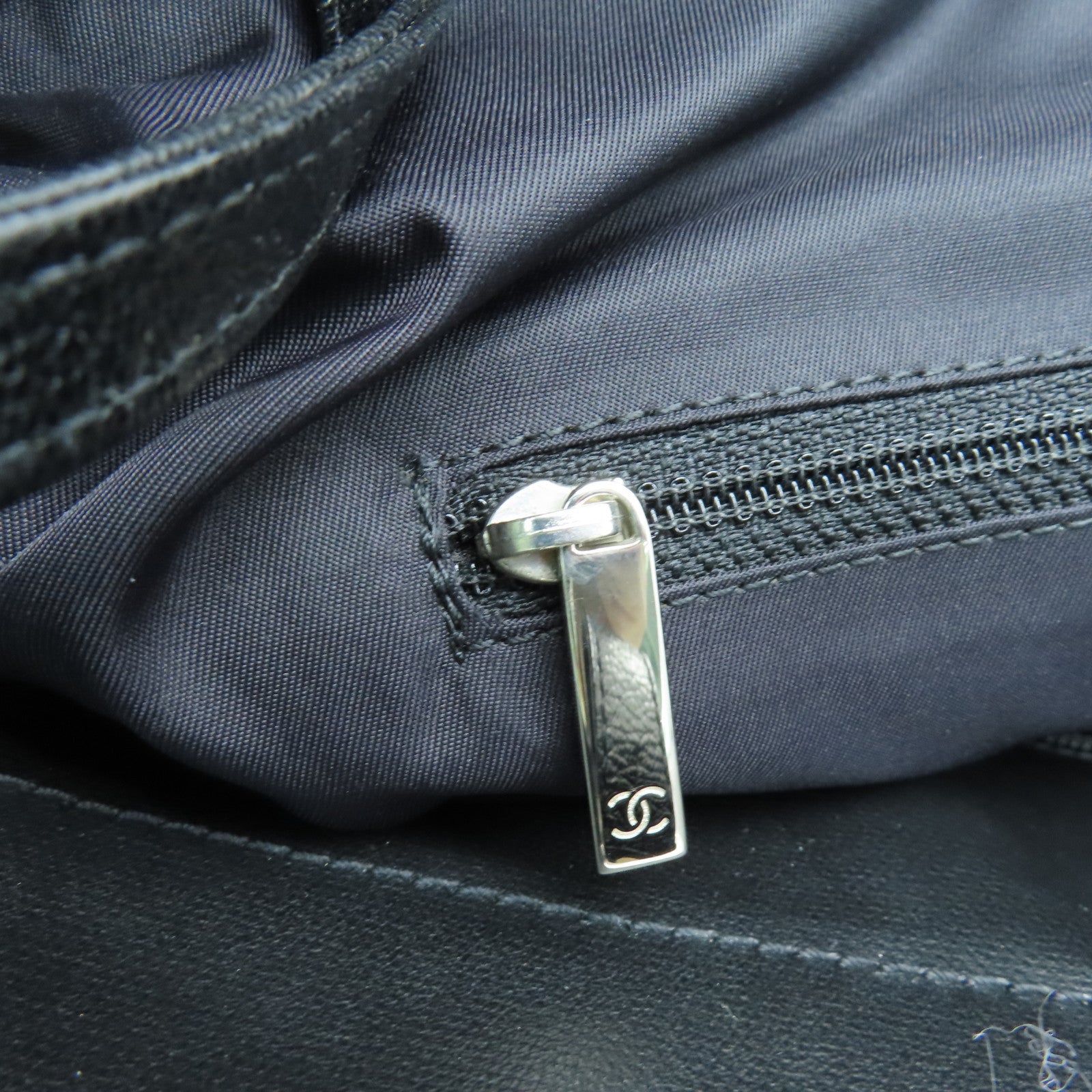 CHANEL 菱格涂层帆布Tote Bag银扣手挽袋黑色