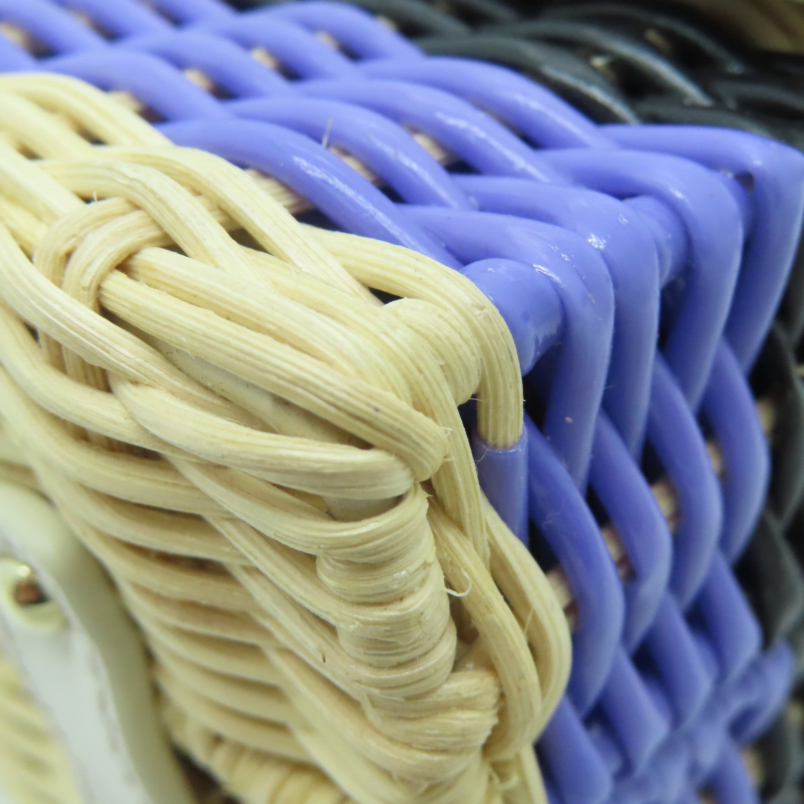 Furla [Sharp Discount] Rattan/Craft Leather Furla 1927 Shoulder Gold Buckle Shoulder Bag White