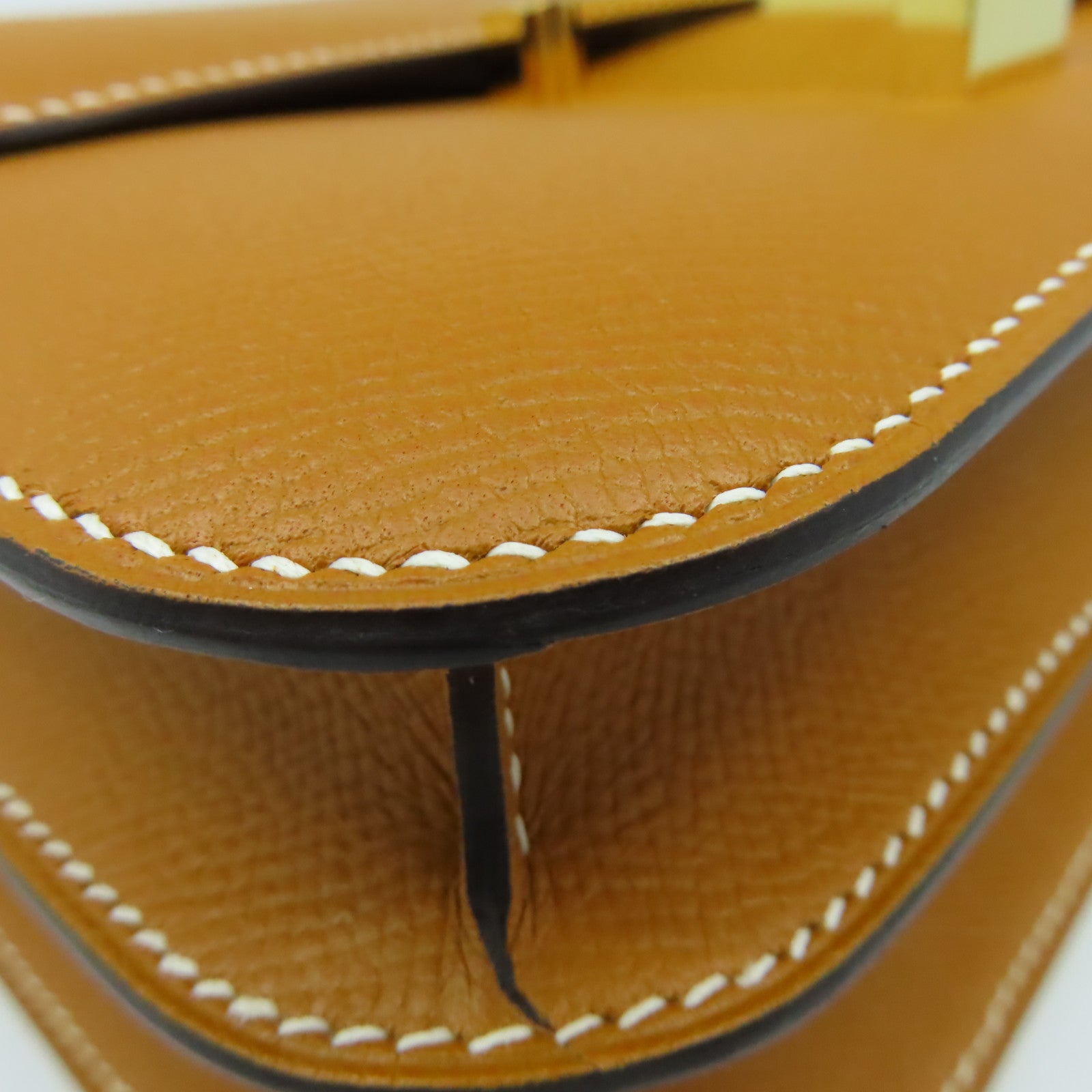 HERMES Epsom皮革Constance 24 Shoulder Bag金扣肩背袋Toffee太妃糖色