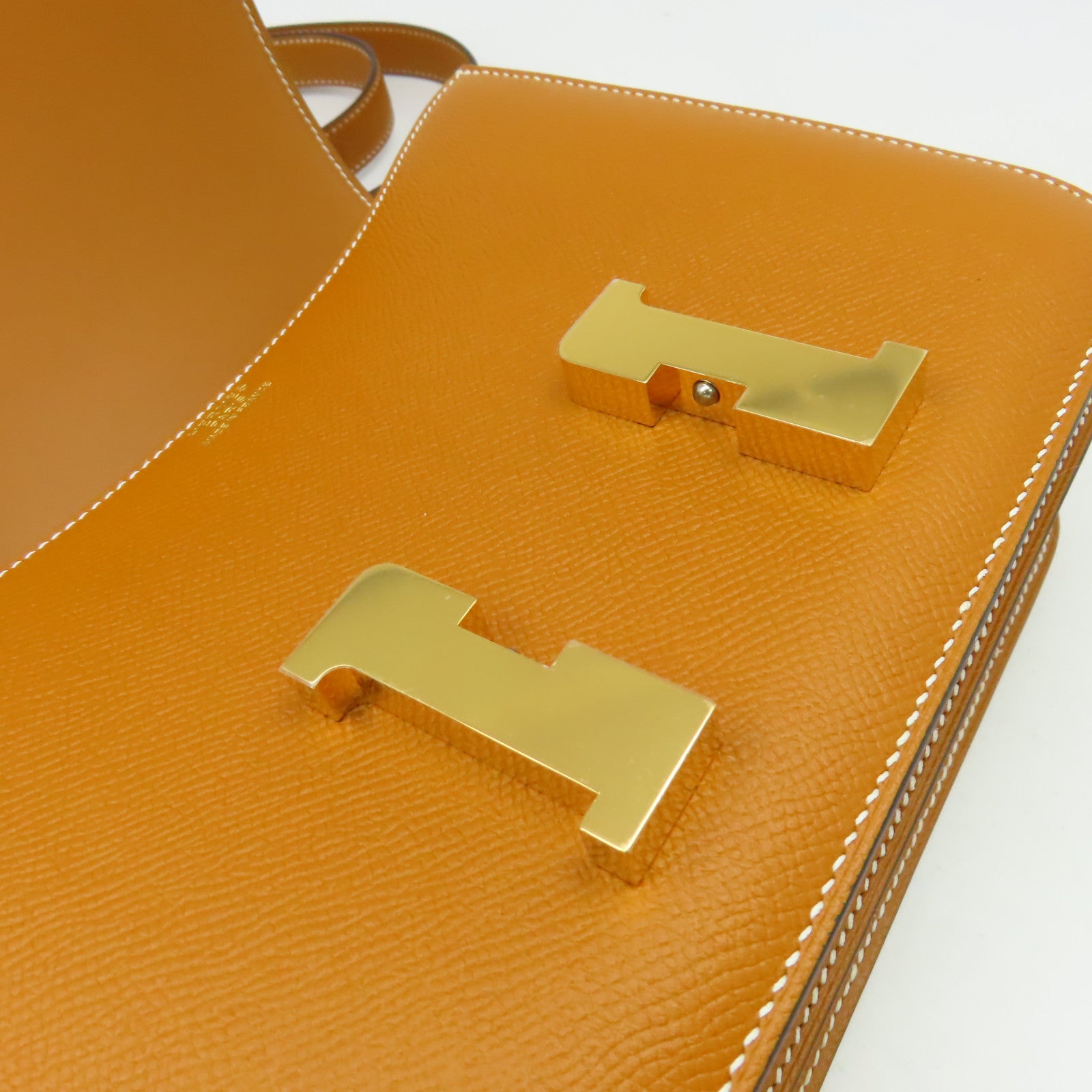 HERMES Epsom皮革Constance 24 Shoulder Bag金扣肩背袋Toffee太妃糖色