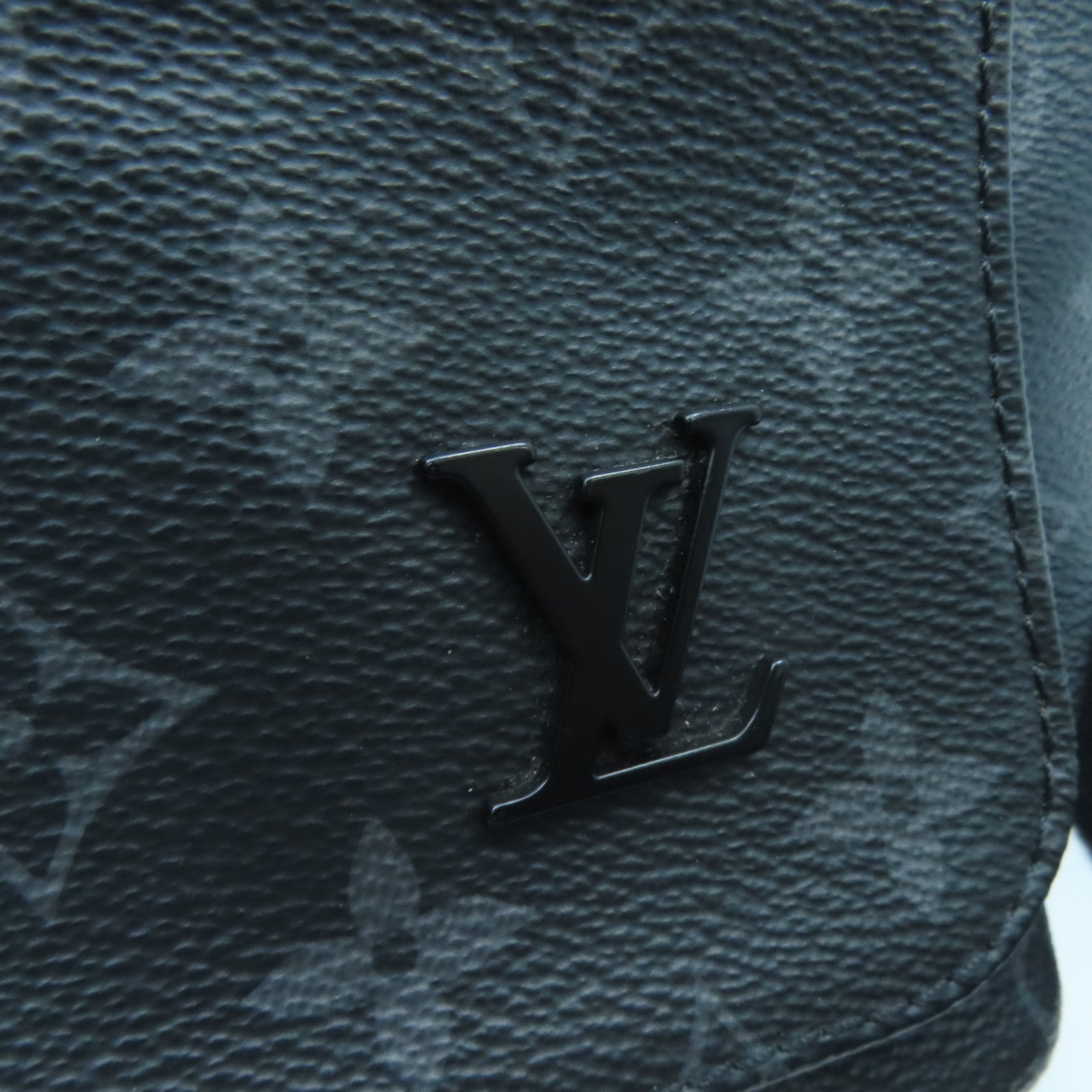 LOUIS VUITTON Monogram District MM銀扣肩背袋黑色