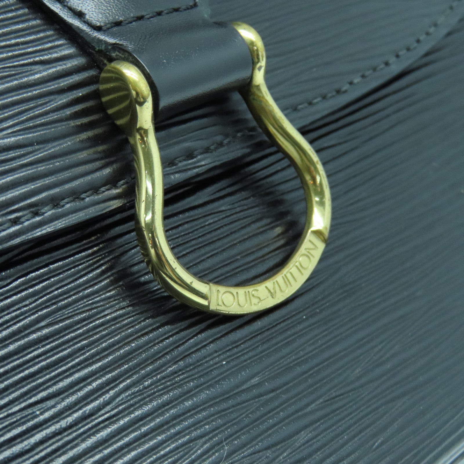 LOUIS VUITTON Epi Saint Cloud Gold Buckle Shoulder Bag Black