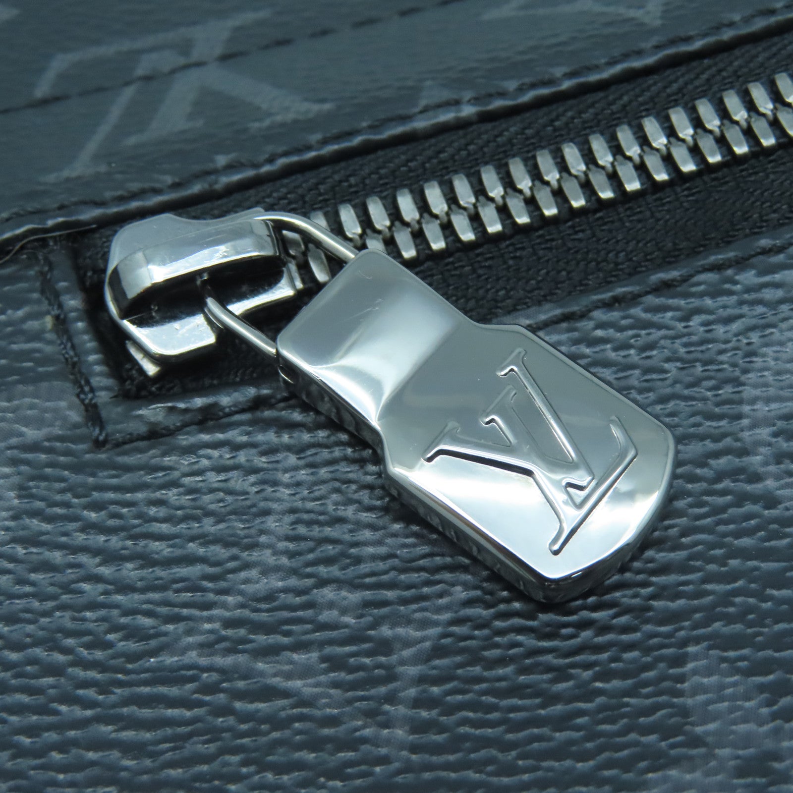 LOUIS VUITTON Monogram District MM銀扣肩背袋黑色