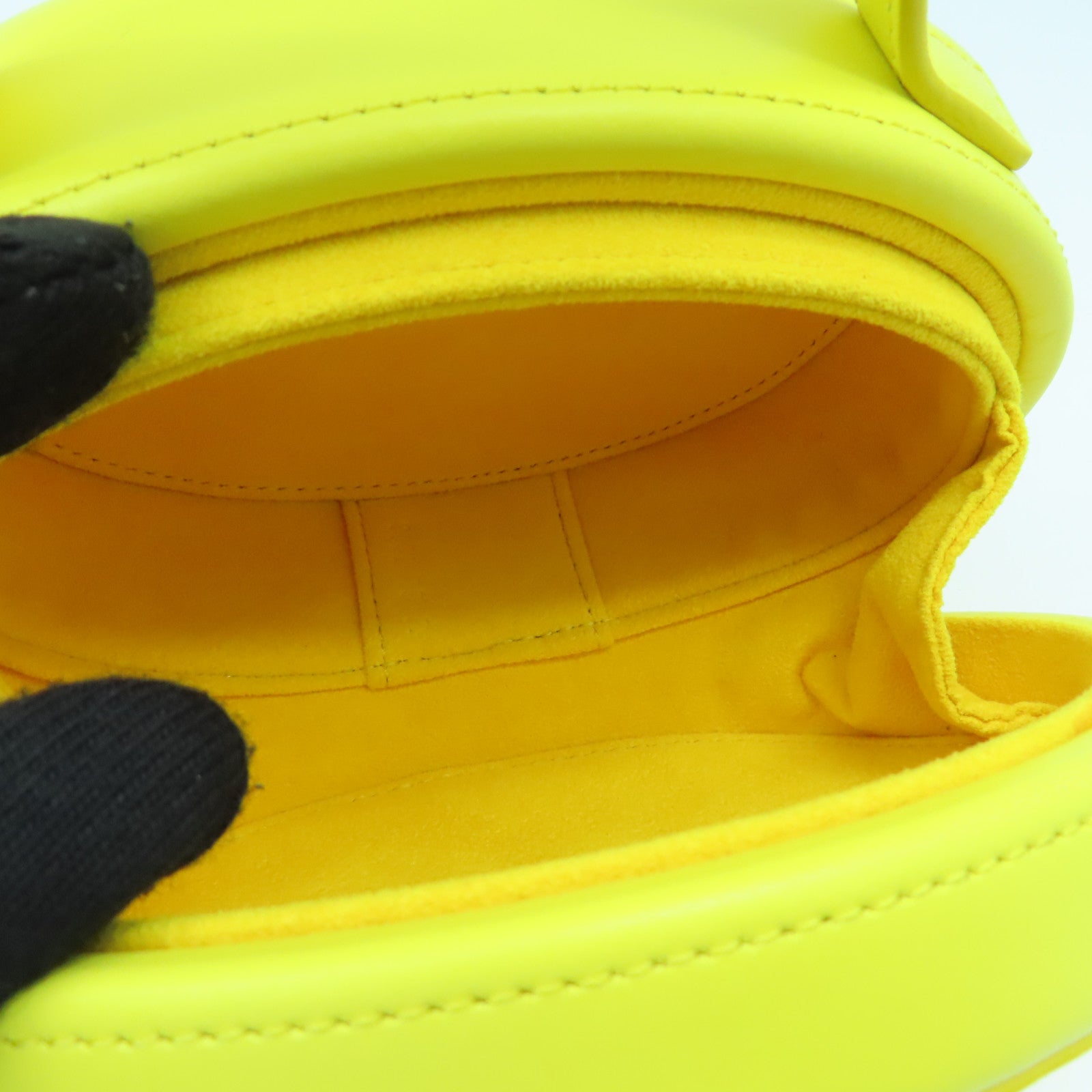 CELINE 牛皮皮革Cuir Triomphe Oval Minaudiere手挽袋黃色