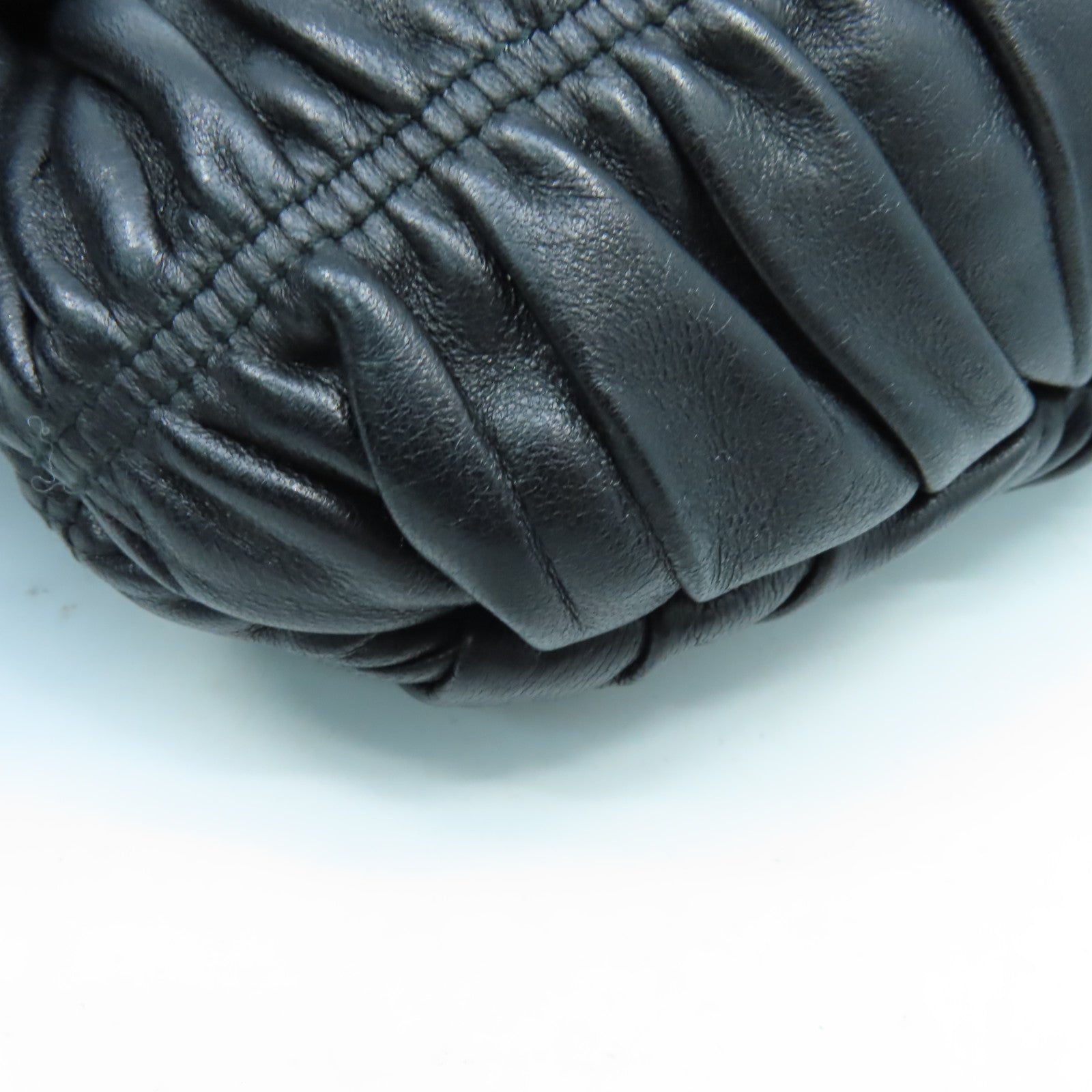 PRADA 牛皮皮革Nappa Gaufre Wristlet金扣手拿包黑色