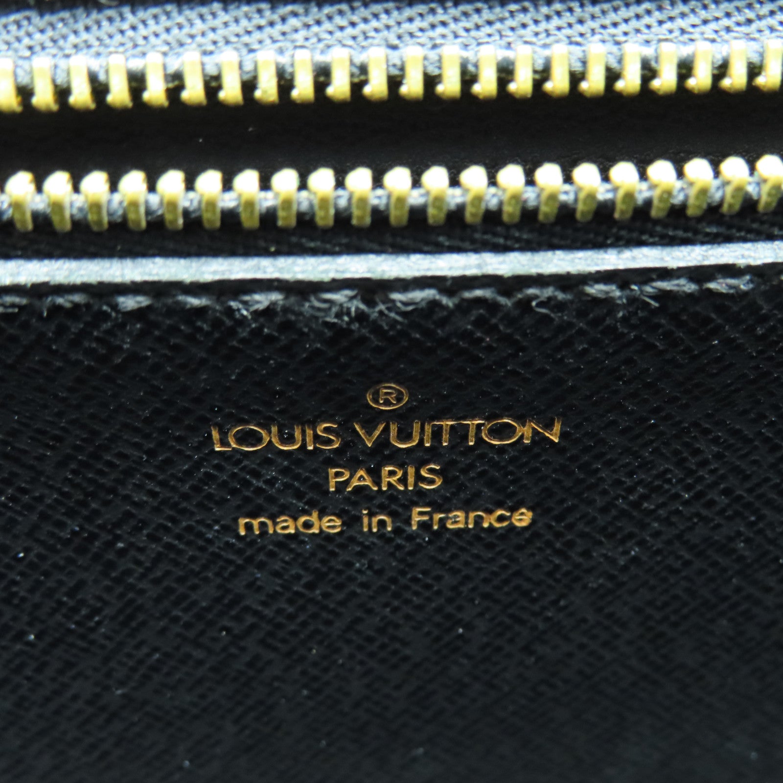 LOUIS VUITTON Epi Saint Cloud Gold Buckle Shoulder Bag Black