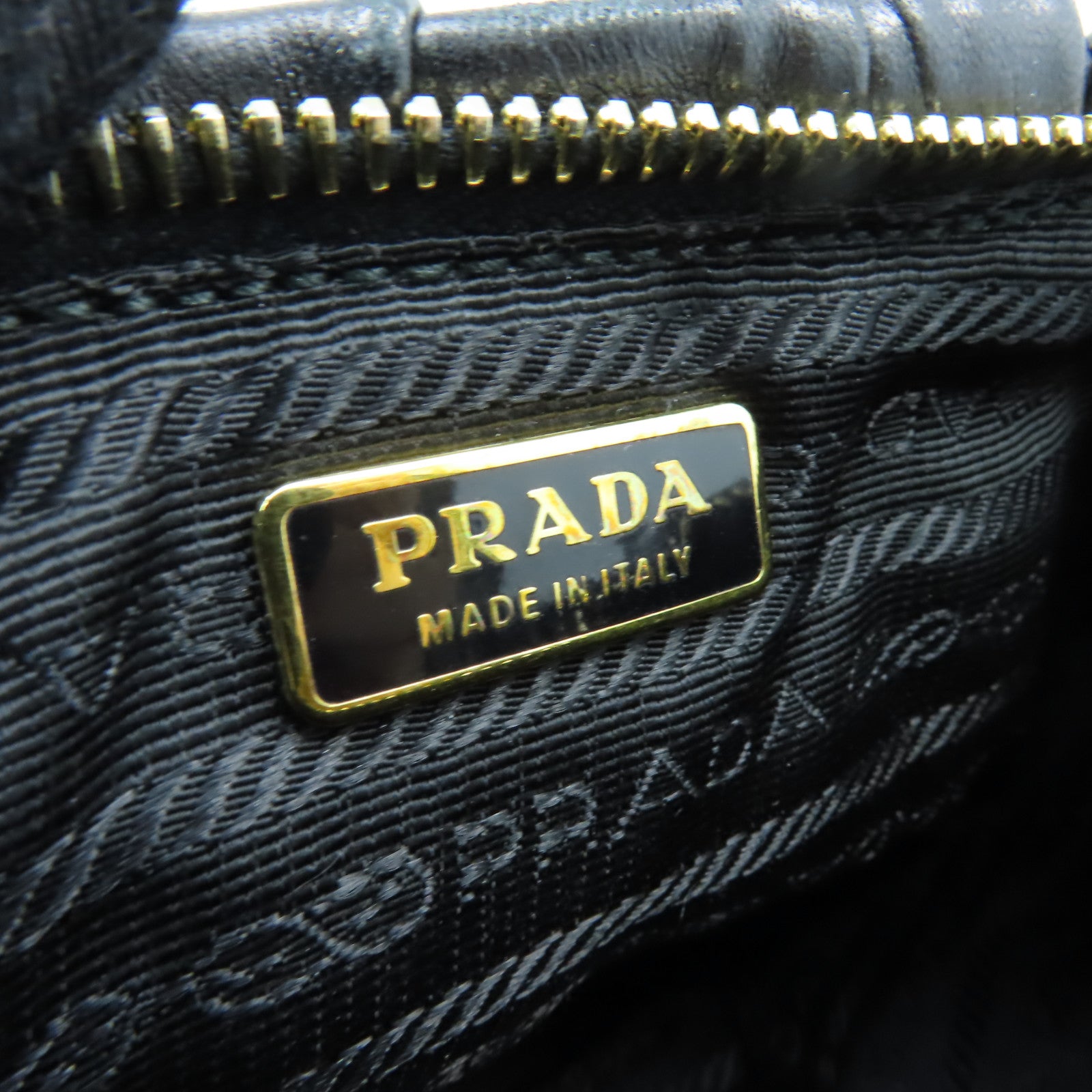 PRADA 牛皮皮革Nappa Gaufre Wristlet金扣手拿包黑色