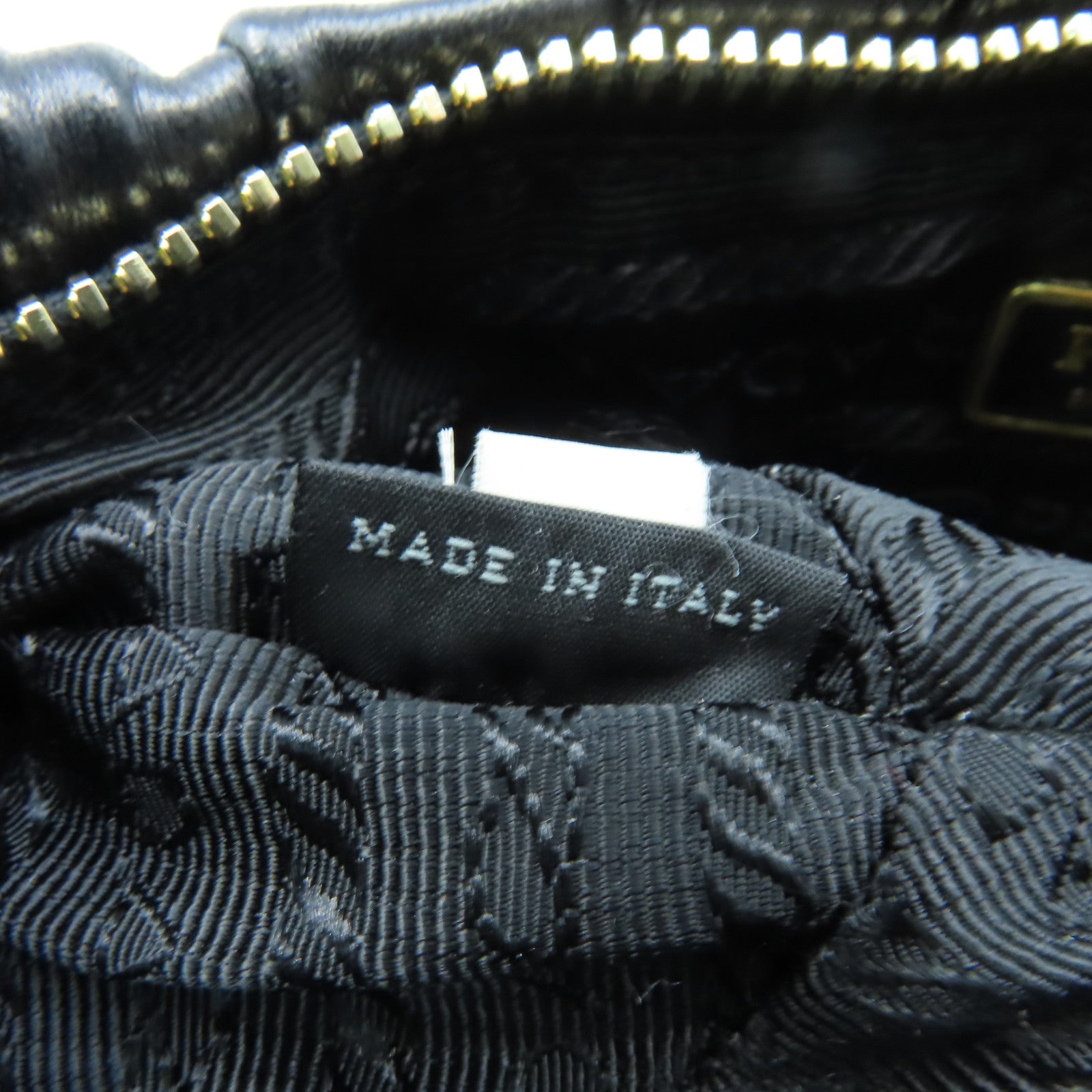 PRADA 牛皮皮革Nappa Gaufre Wristlet金扣手拿包黑色