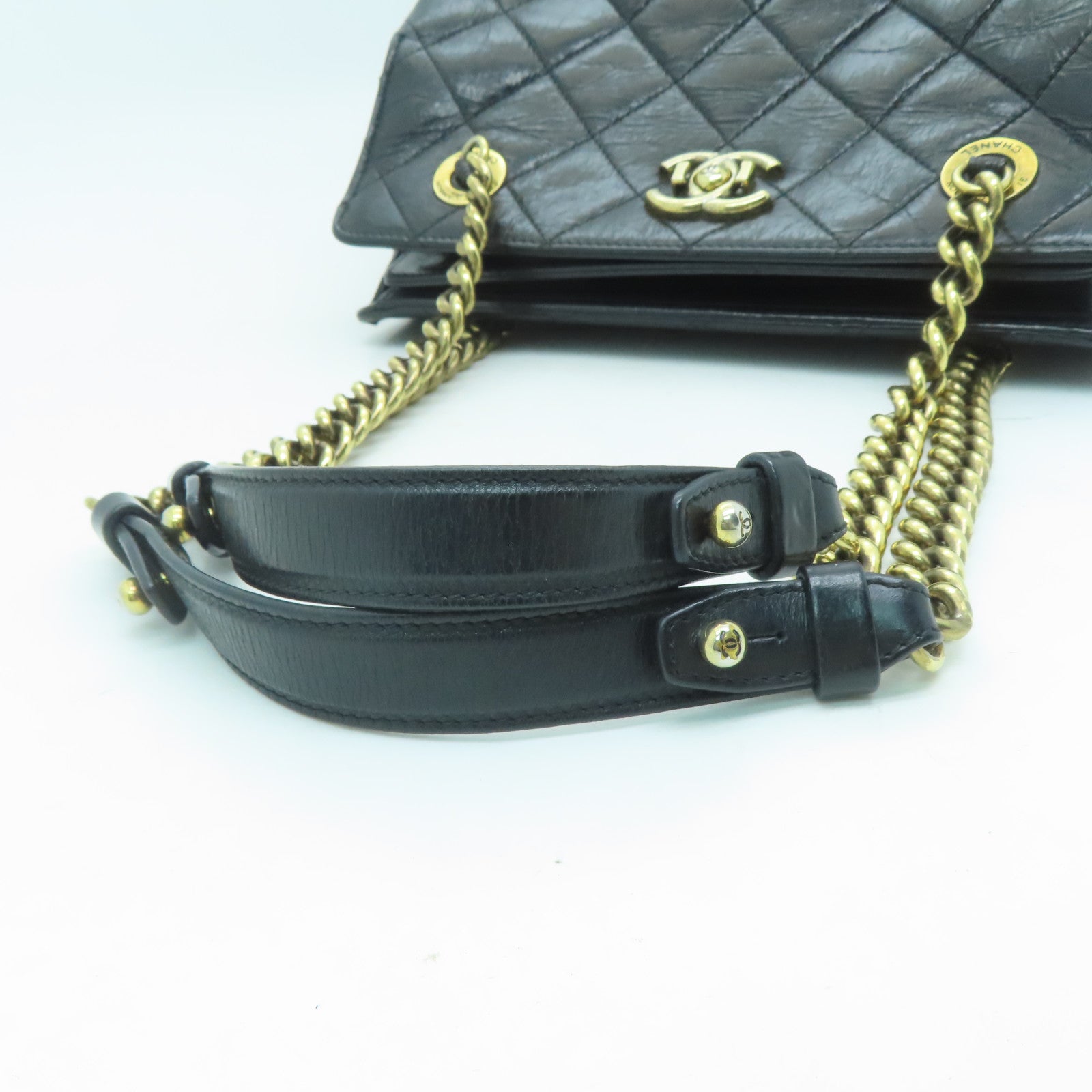 CHANEL 菱格牛皮皮革Chain Shoulder金扣鏈帶肩背袋黑色