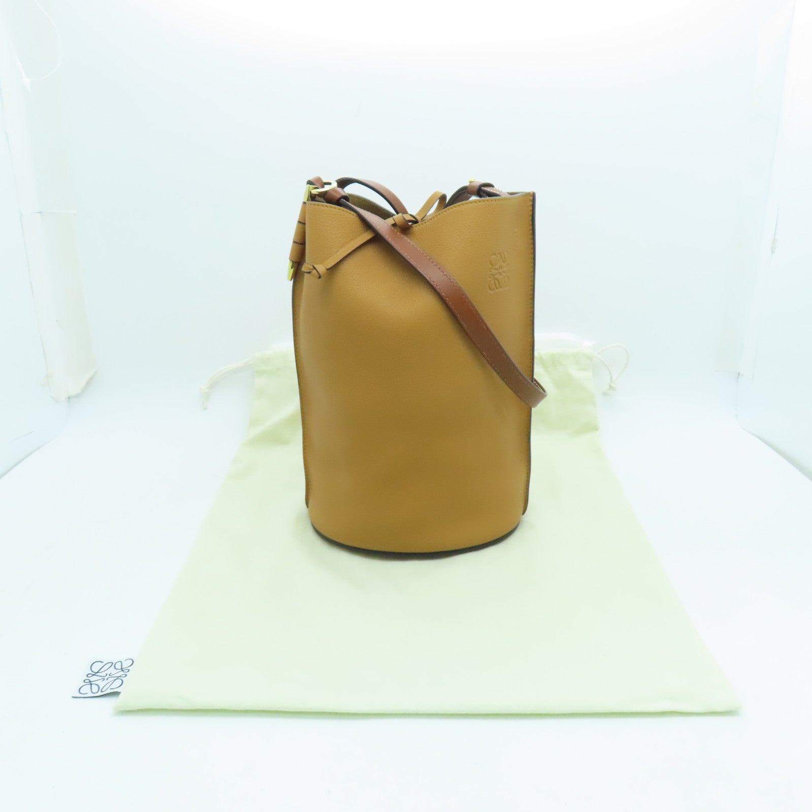 LOEWE 皮革Gate Bucket金扣肩背袋啡色