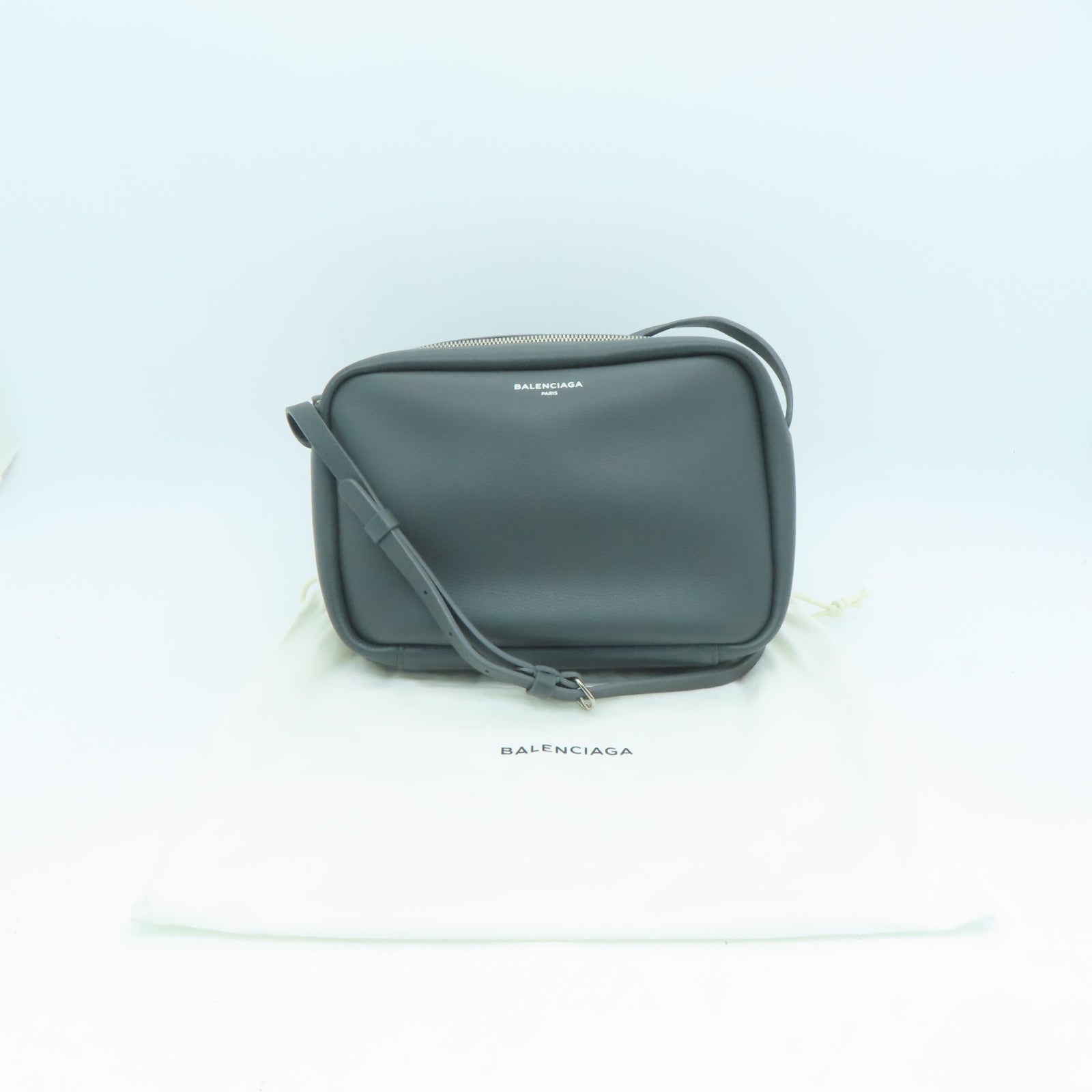 BALENCIAGA 牛皮皮革Everyday Camera Bag銀扣肩背袋灰色