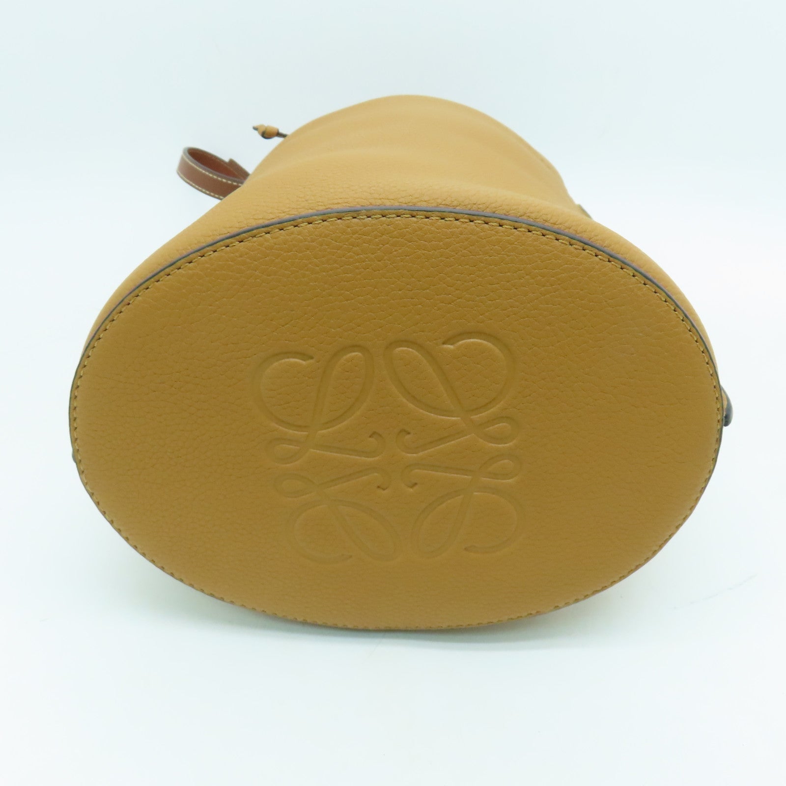 LOEWE 皮革Gate Bucket金扣肩背袋啡色