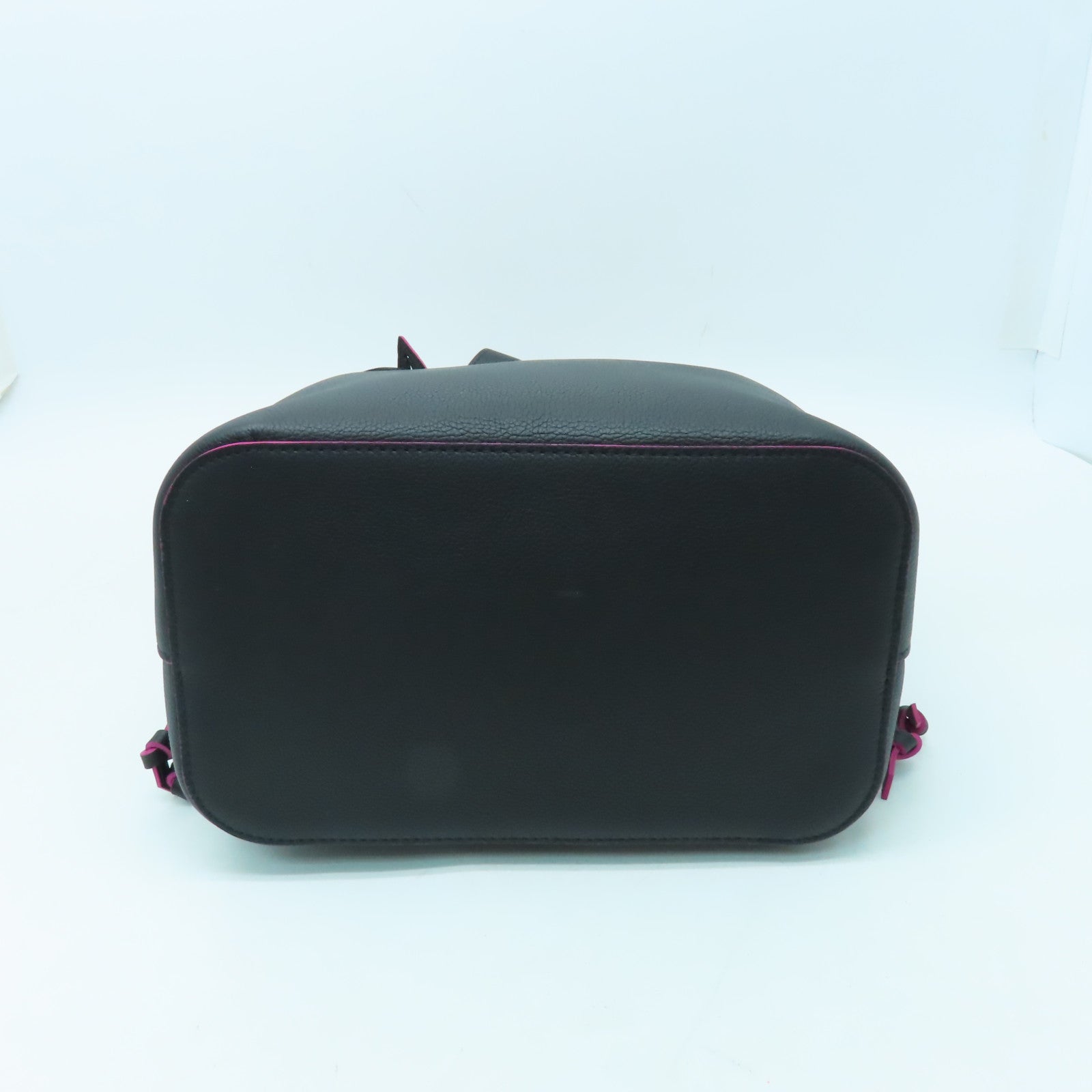 LOUIS VUITTON 牛皮皮革Lockme Bucket銀扣肩背袋黑色/粉紅色