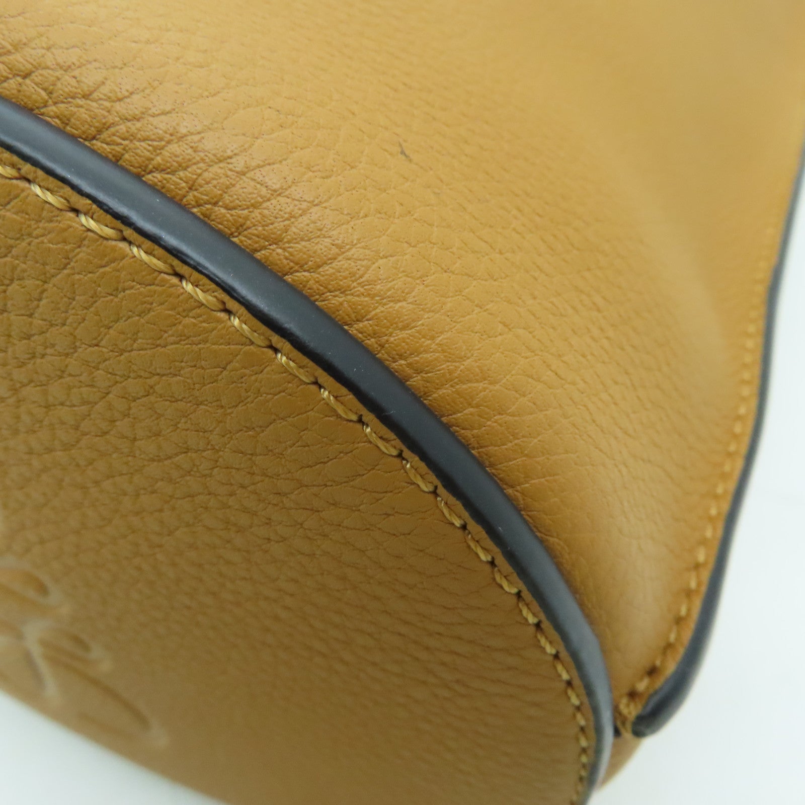 LOEWE 皮革Gate Bucket金扣肩背袋啡色