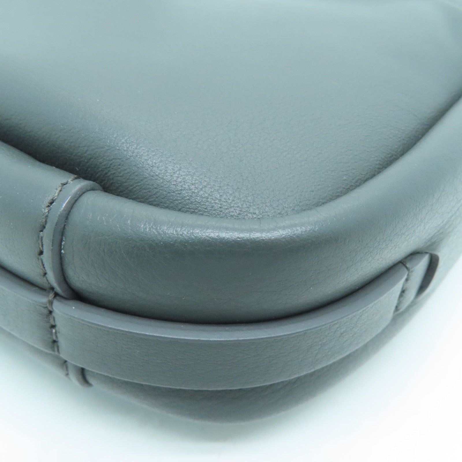 BALENCIAGA 牛皮皮革Everyday Camera Bag銀扣肩背袋灰色