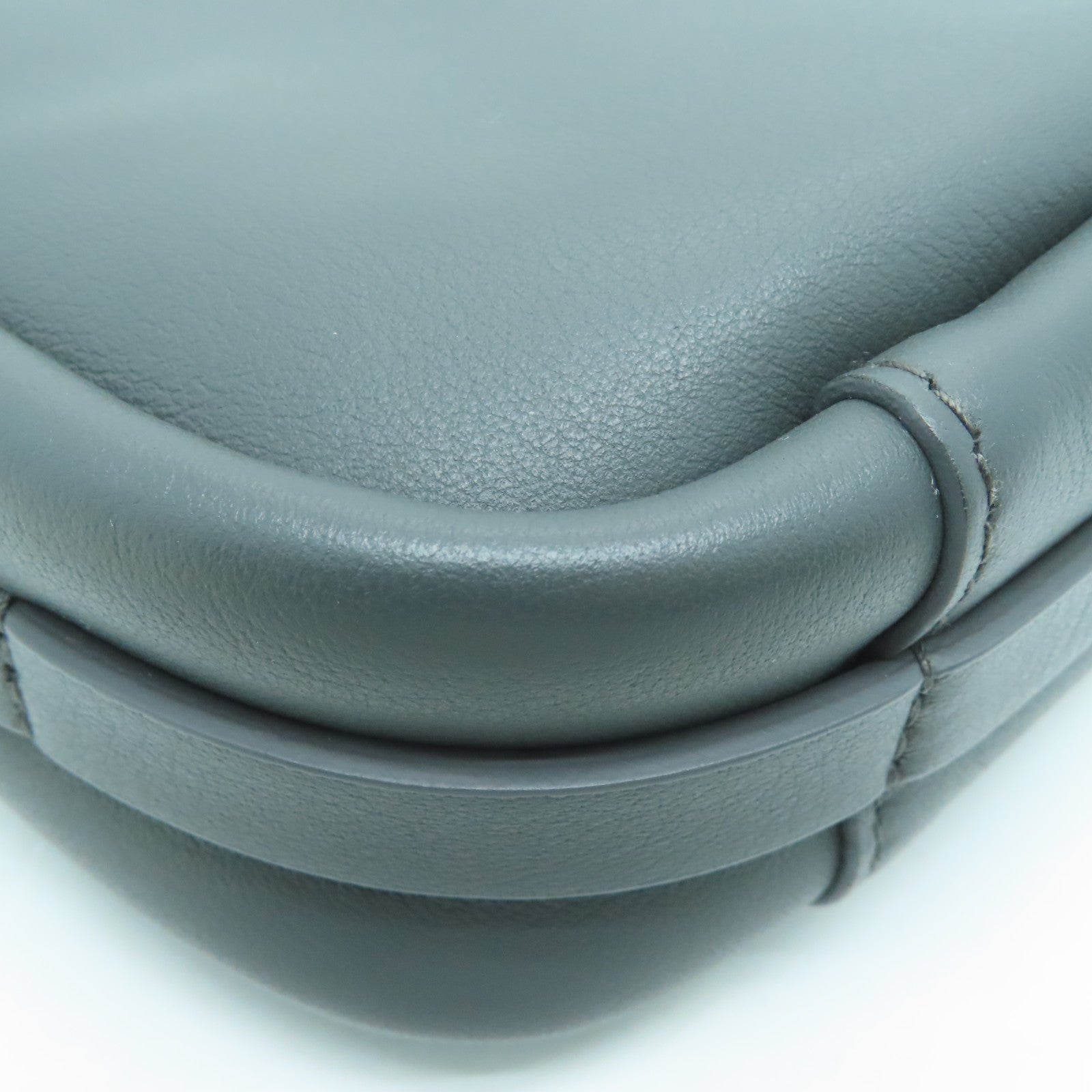 BALENCIAGA 牛皮皮革Everyday Camera Bag銀扣肩背袋灰色