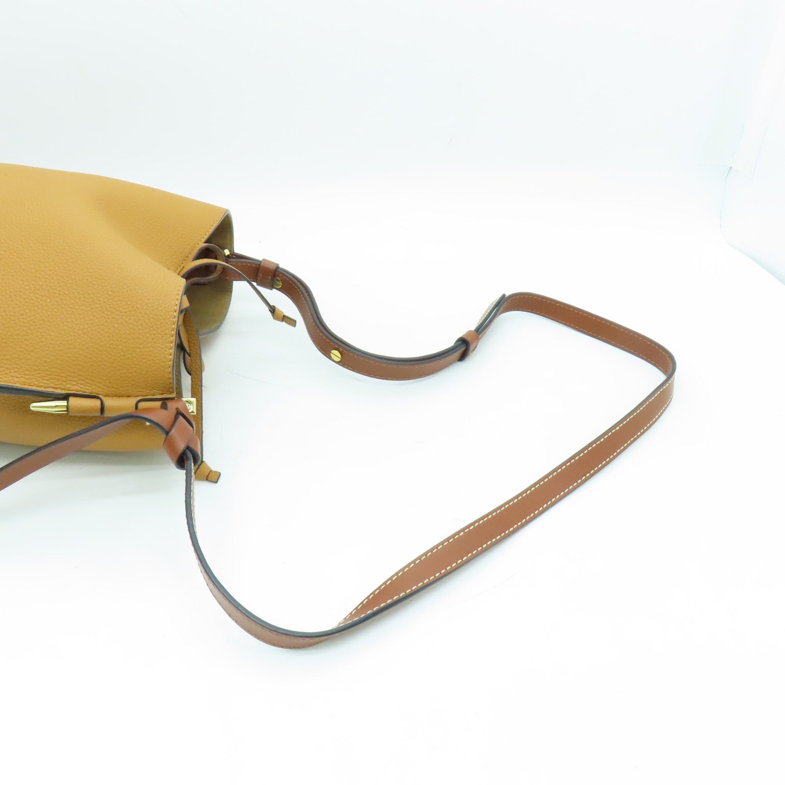 LOEWE 皮革Gate Bucket金扣肩背袋啡色