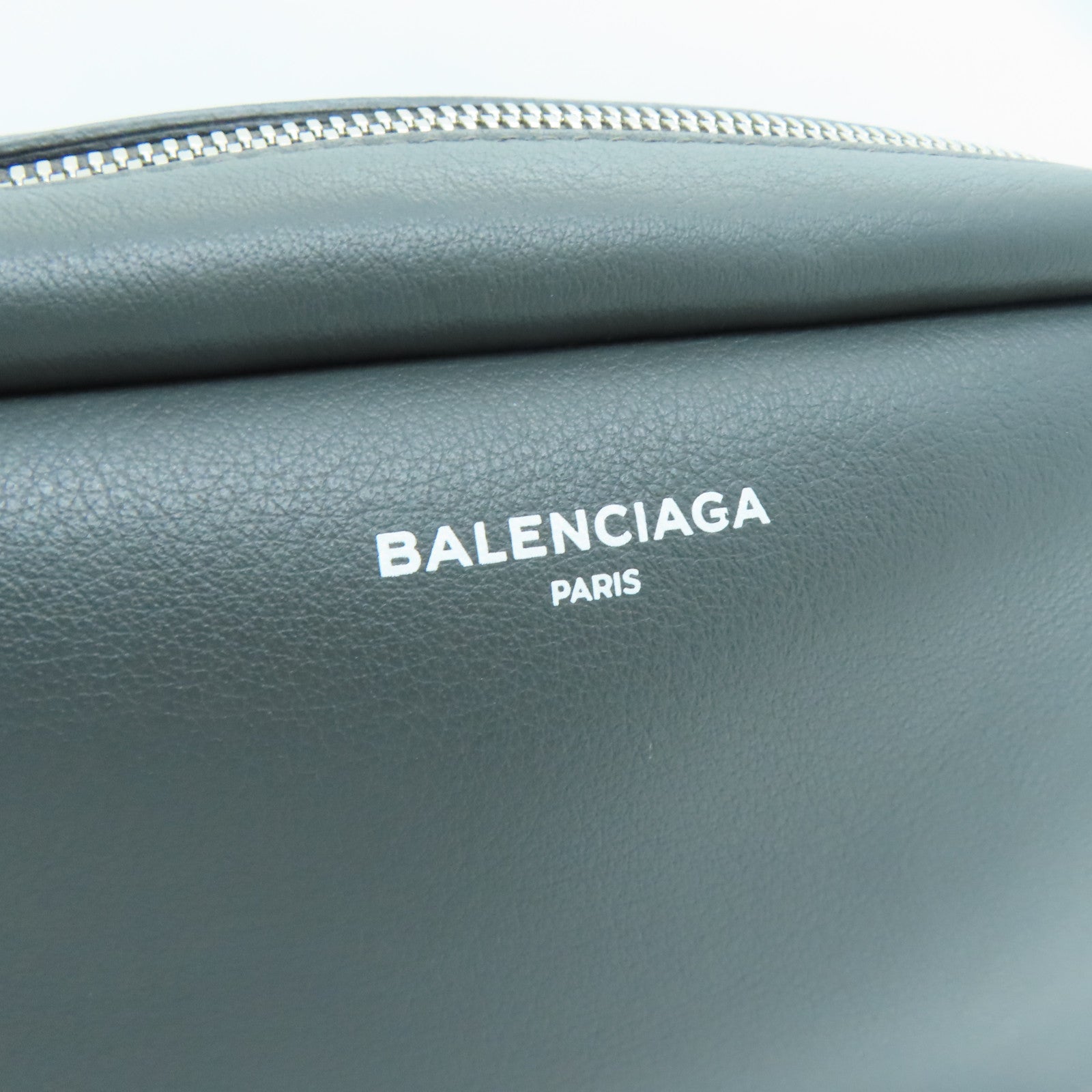 BALENCIAGA 牛皮皮革Everyday Camera Bag銀扣肩背袋灰色