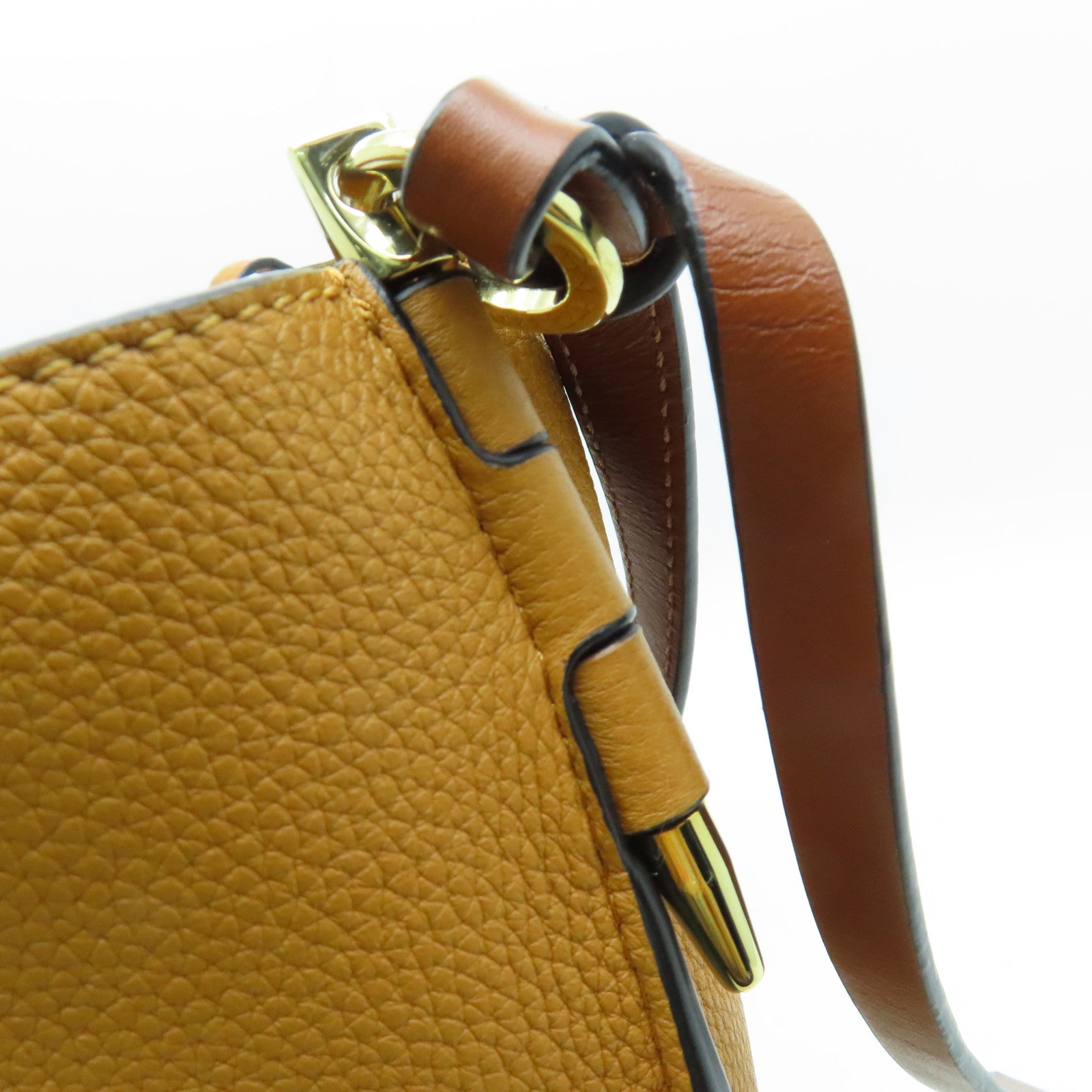 LOEWE 皮革Gate Bucket金扣肩背袋啡色