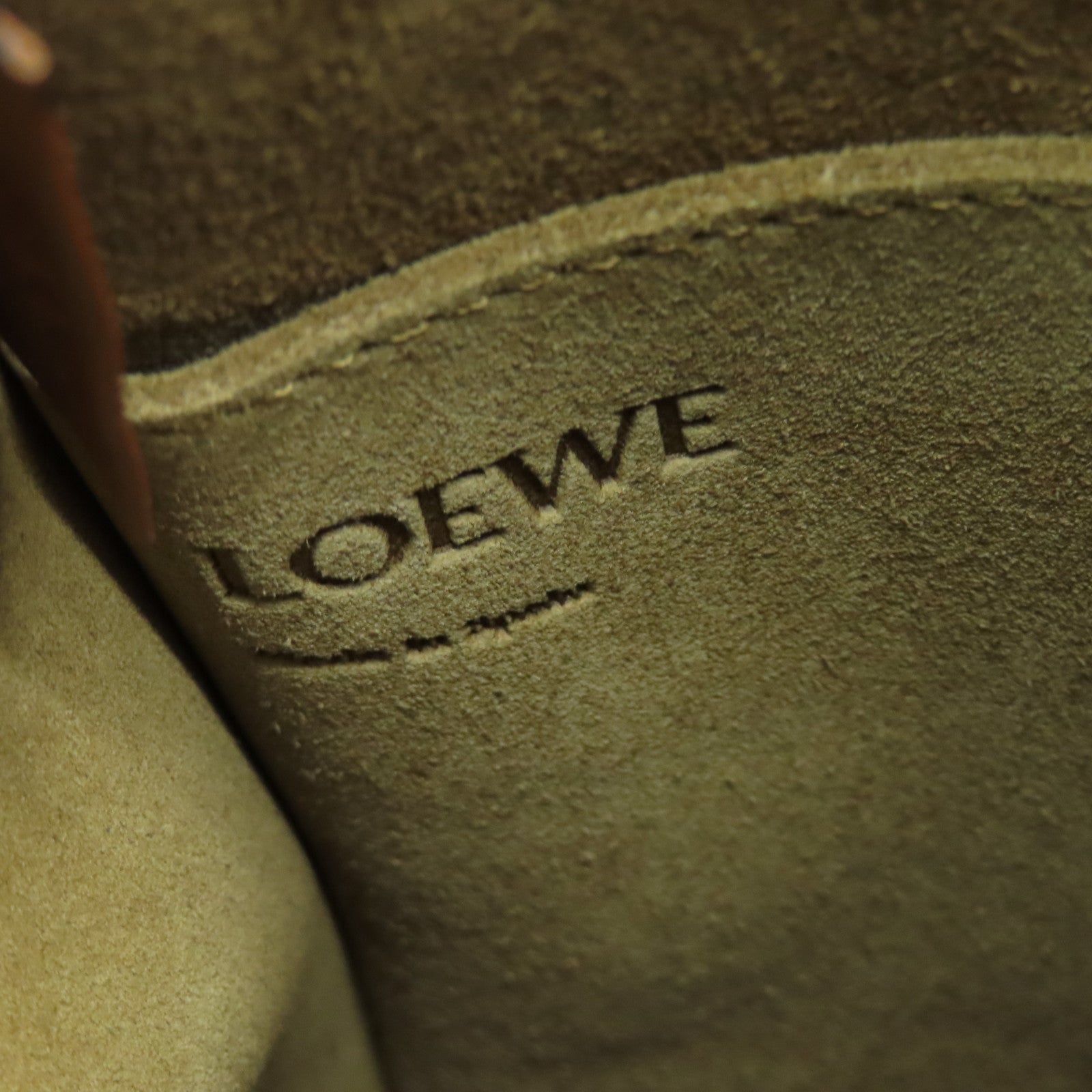 LOEWE 皮革Gate Bucket金扣肩背袋啡色