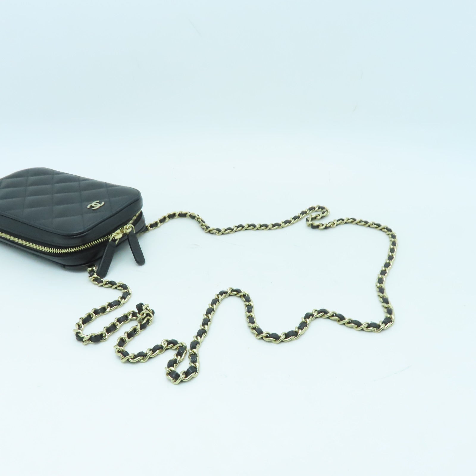 CHANEL 菱格Caviar皮革Chain Shoulder金扣鏈帶肩背袋黑色