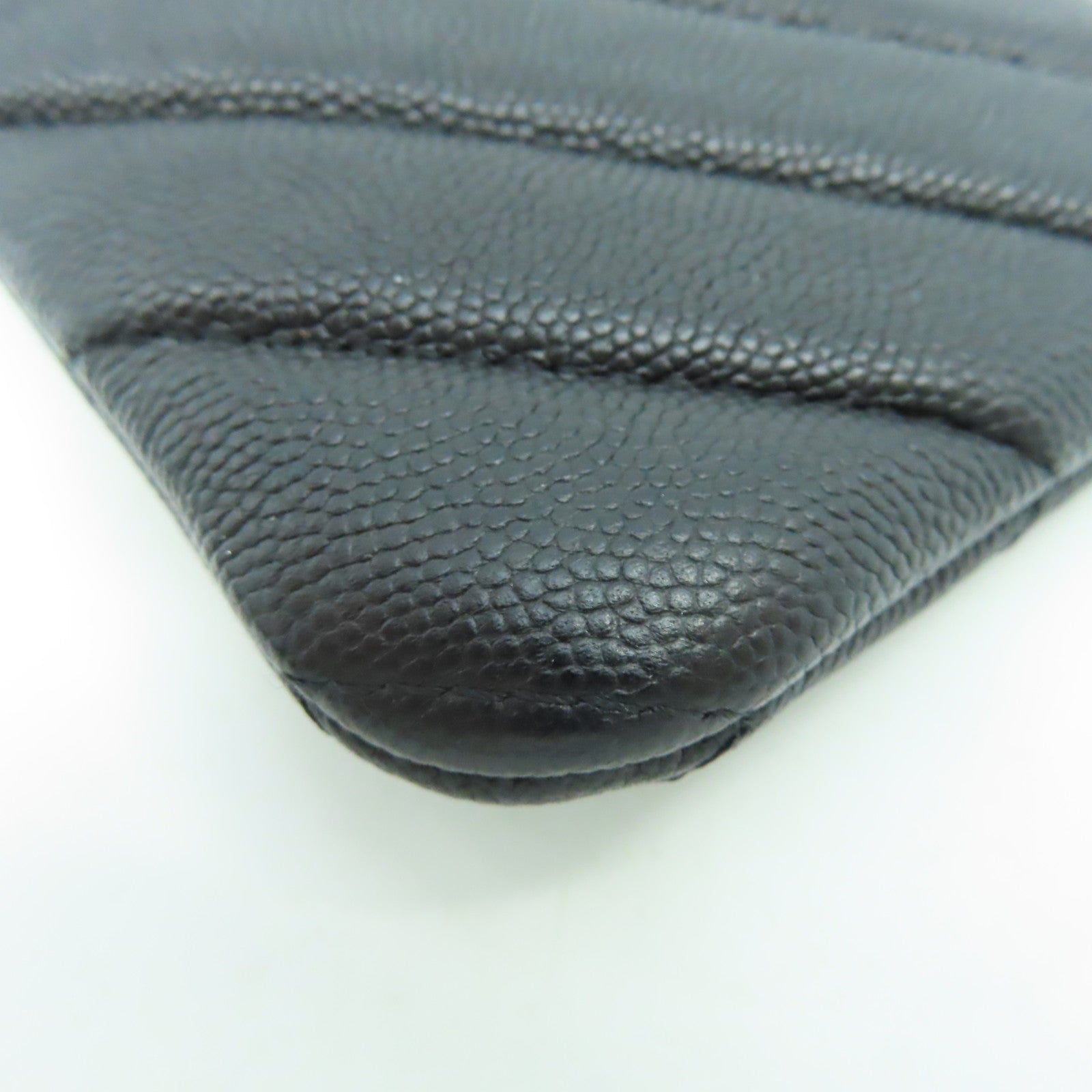 CHANEL 斜紋Caviar皮革Pouch金扣手拿包黑色