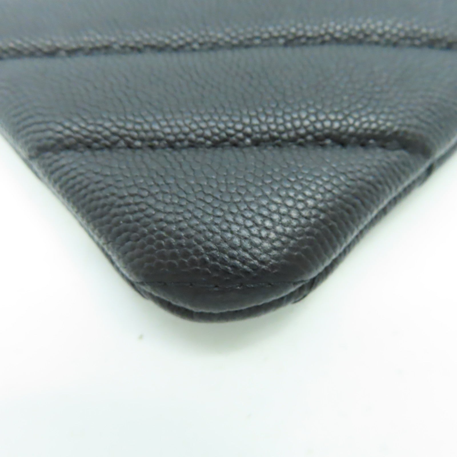 CHANEL 斜紋Caviar皮革Pouch金扣手拿包黑色
