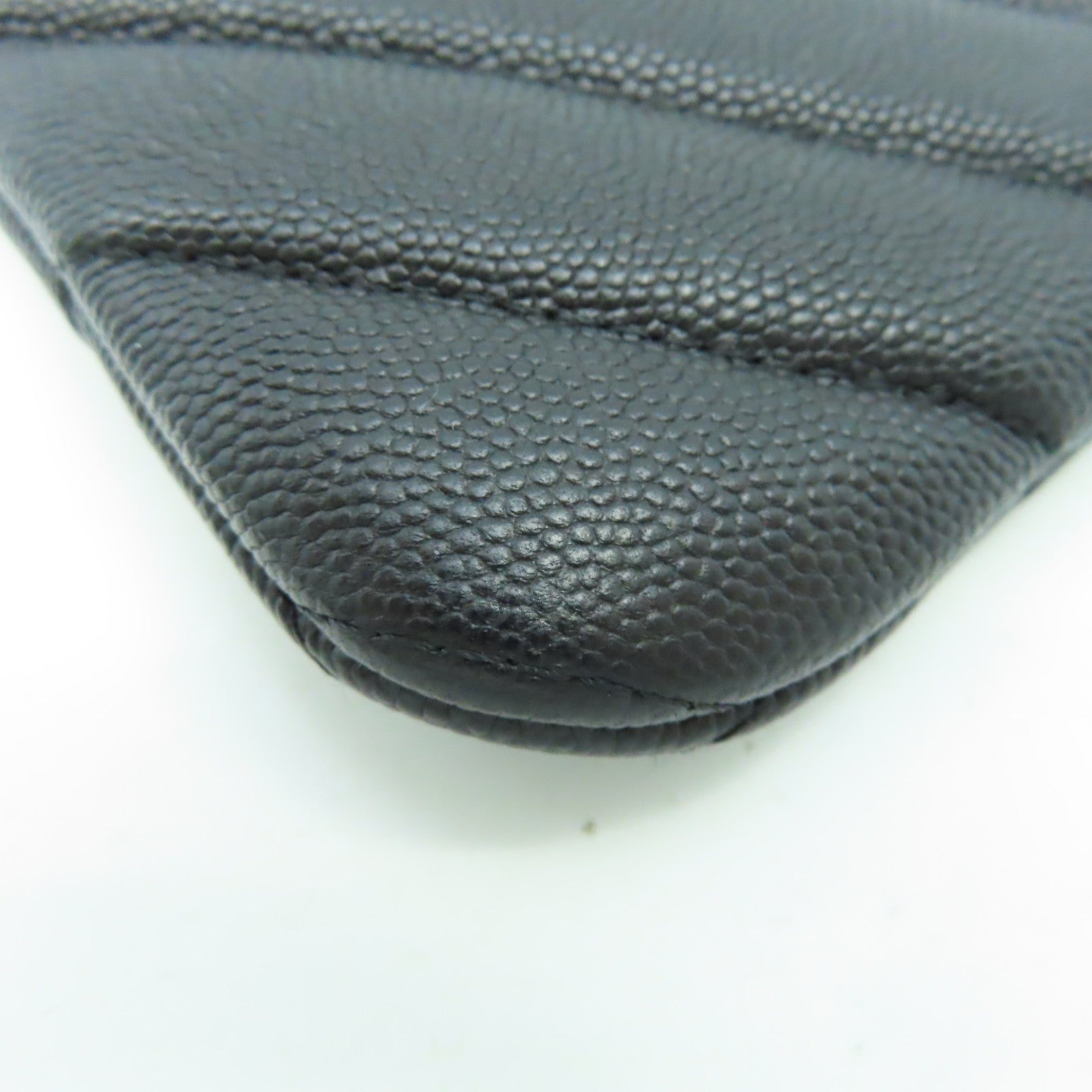 CHANEL 斜紋Caviar皮革Pouch金扣手拿包黑色