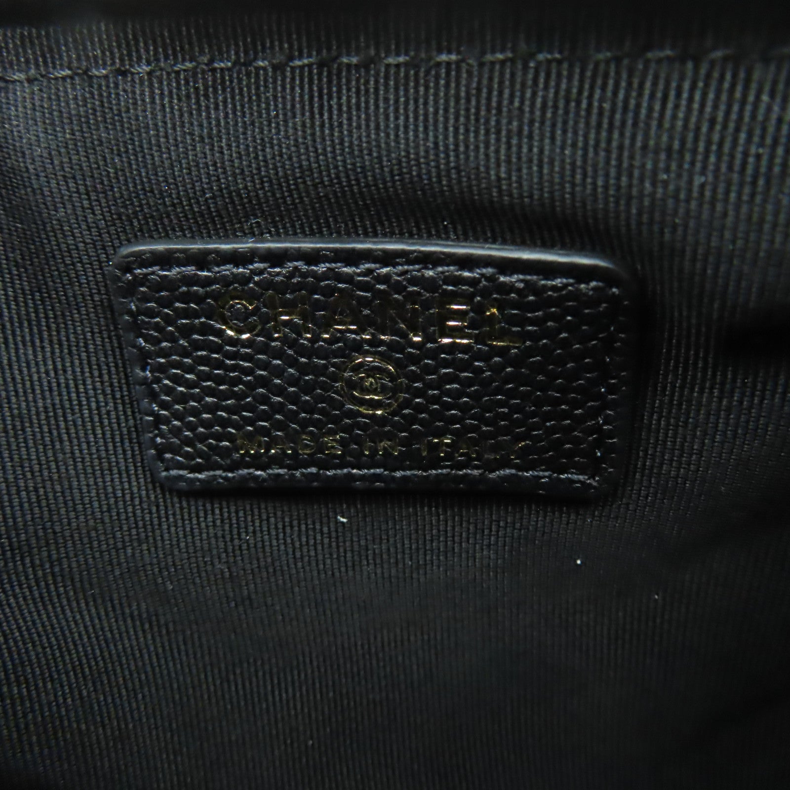 CHANEL 斜紋Caviar皮革Pouch金扣手拿包黑色